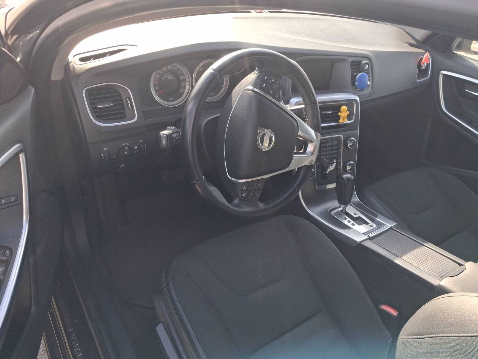 Volvo V60, D3 2.0, Automat, Navi - fotka 3