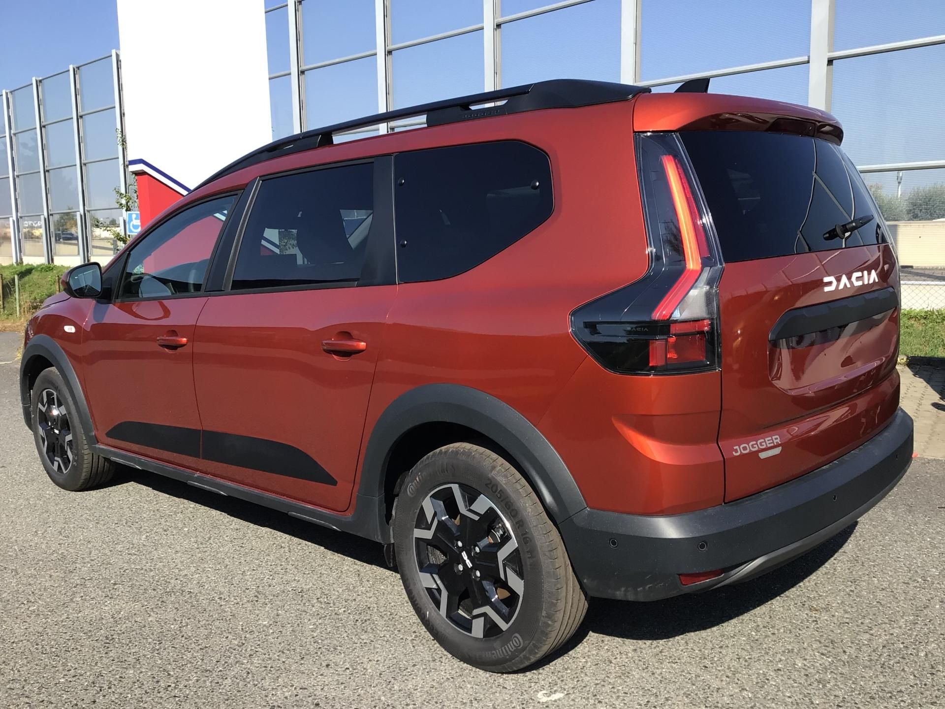 Dacia Jogger, 7MÍST FULL HYBRID MAXIM.VÝBAVA - fotka 5