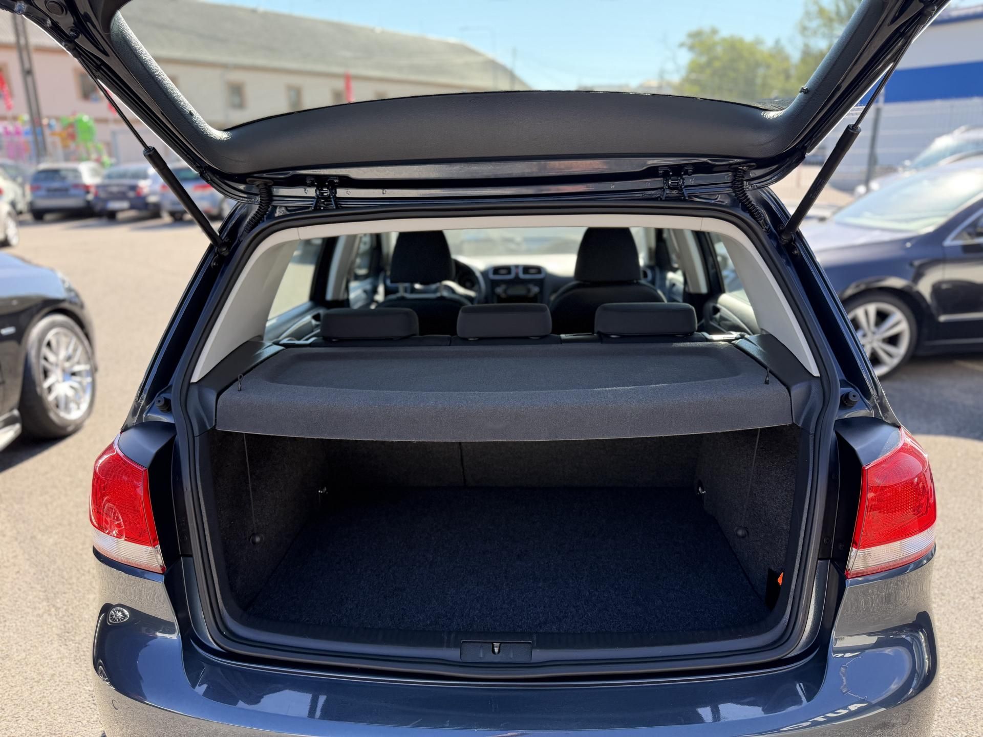 Volkswagen Golf, 1.4 16V, 59kw, manuál - fotka 5