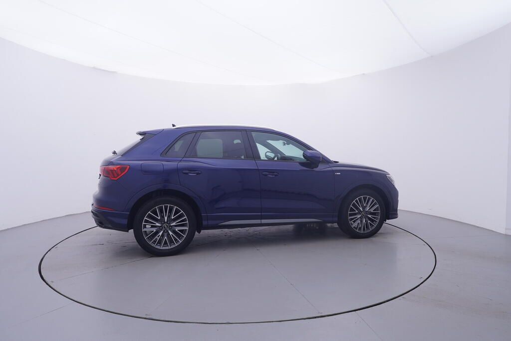 Audi Q3, S-line 2.0 TDI 110 kW - fotka 6