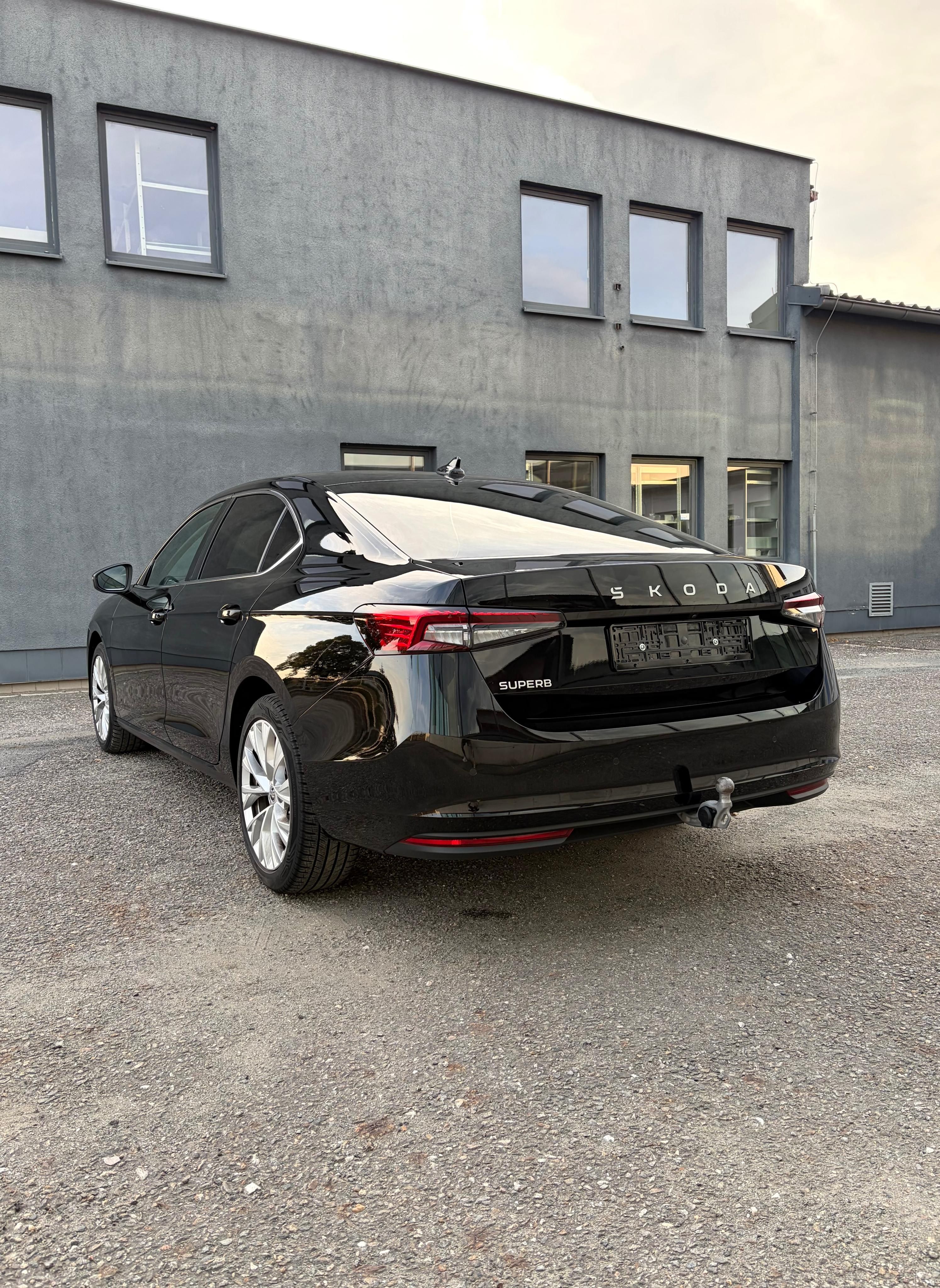 Škoda Superb, 1.5TSI 110kw DSG TAŽNÉ LOUNGE - fotka 5