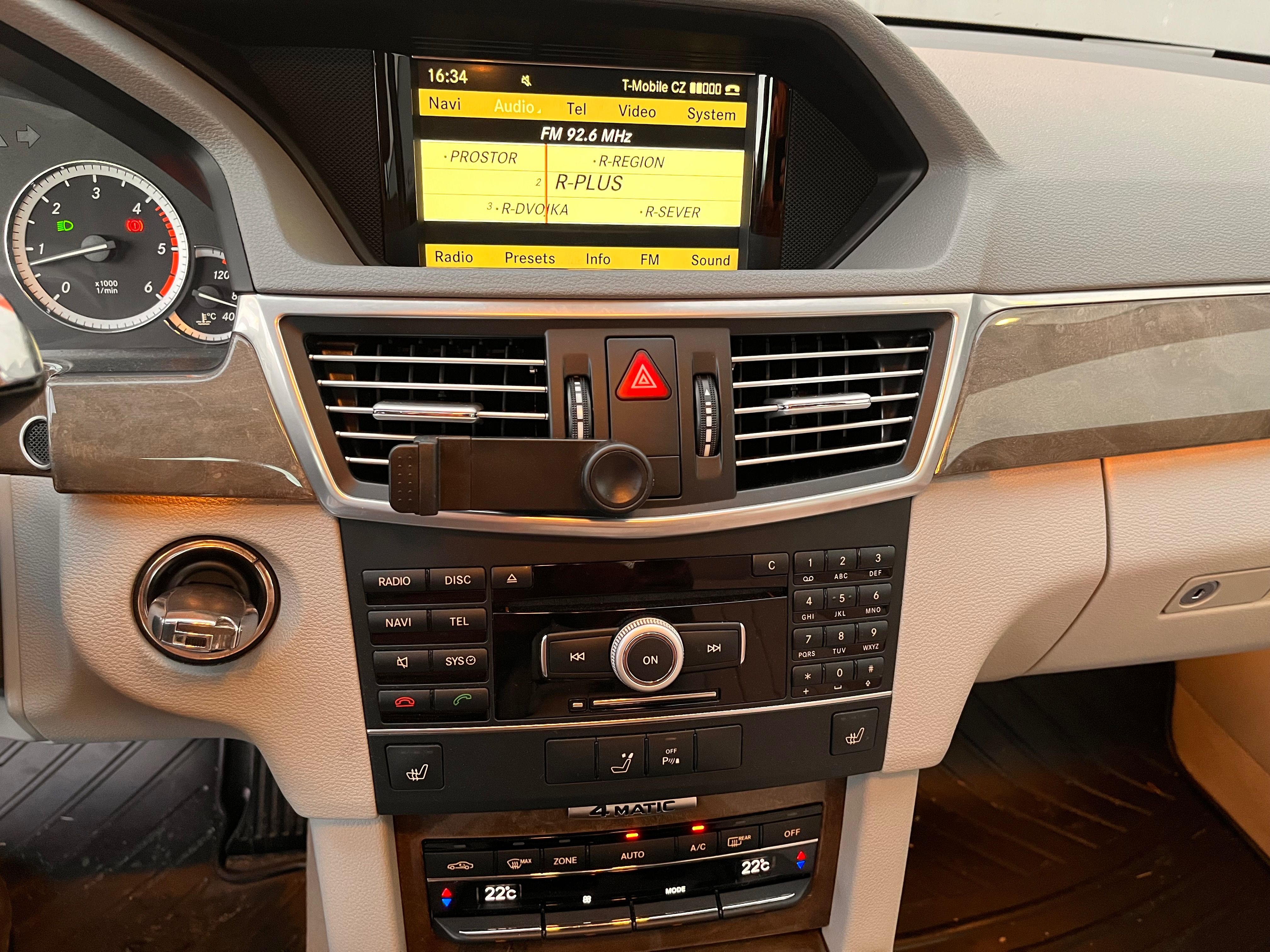 Mercedes-Benz Třídy E, E350CDI, původ ČR, tažné - fotka 4