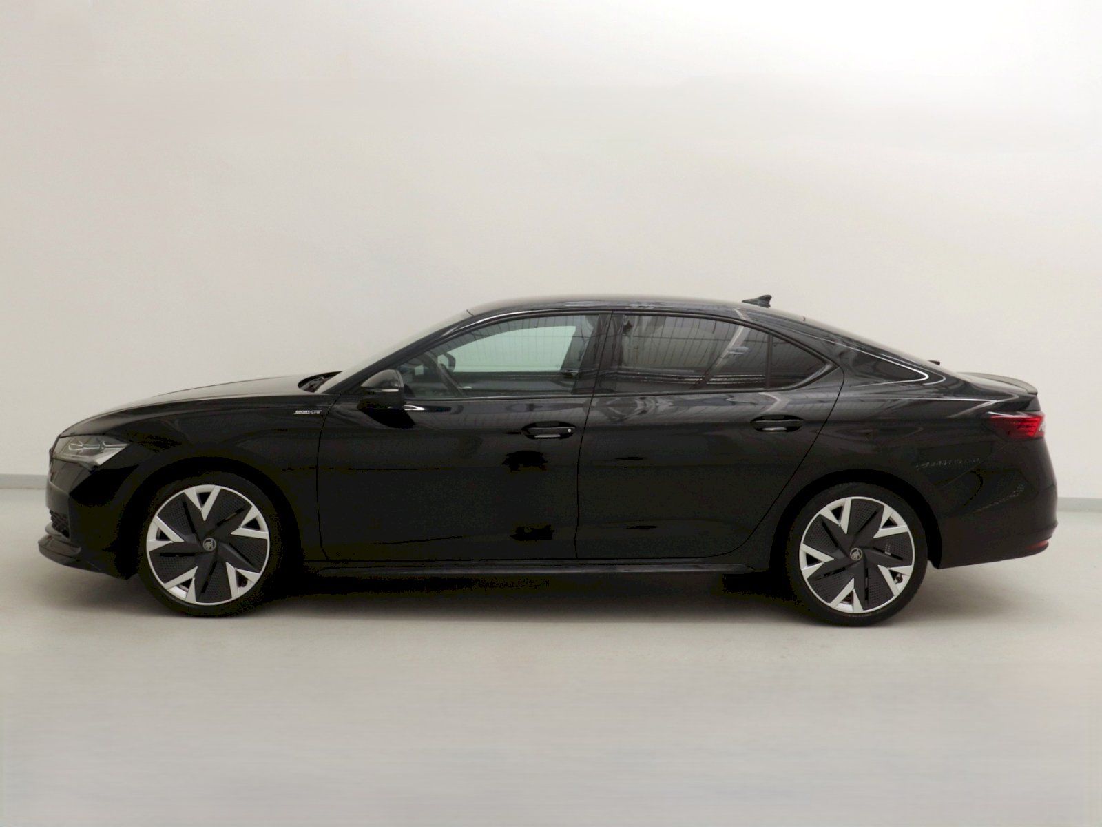 Škoda Superb, SportLine DSG 2.0 TDI 110kW - fotka 3
