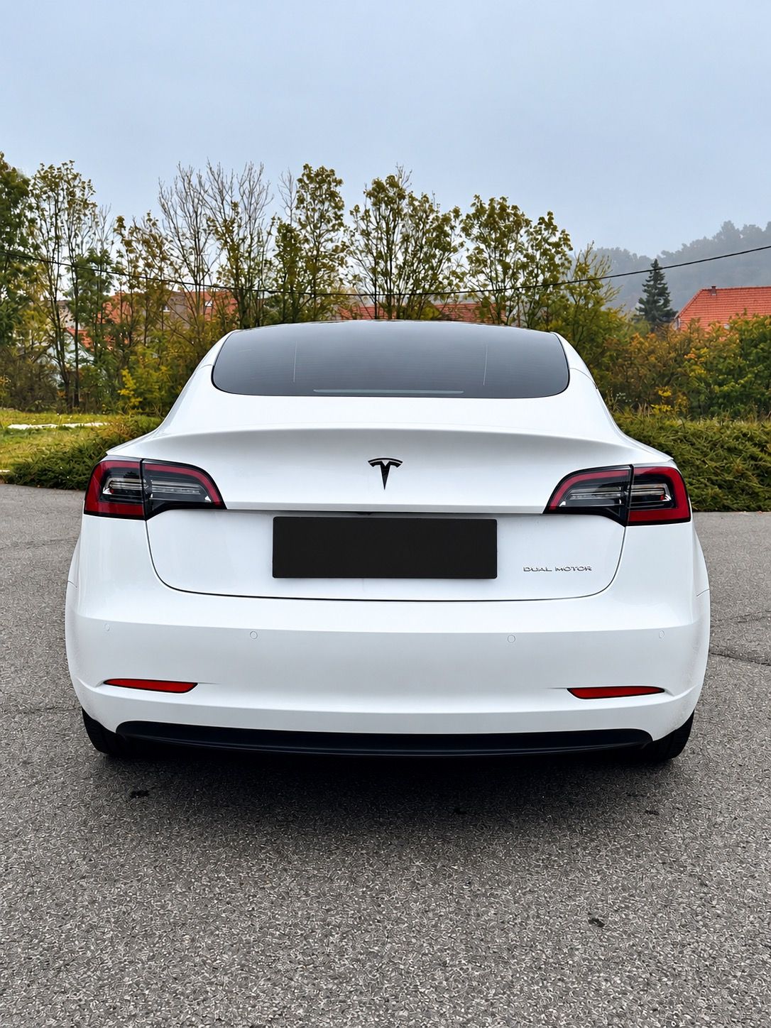 Tesla Model 3, Long Range AWD • - fotka 3