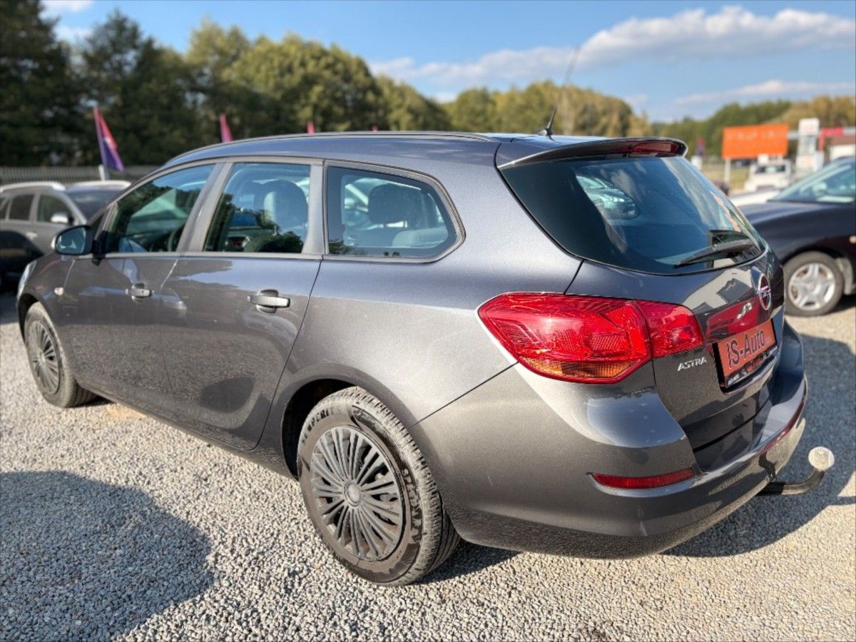 Opel Astra, 1,3 CDTI  Sports Tourer 70 kw - fotka 4
