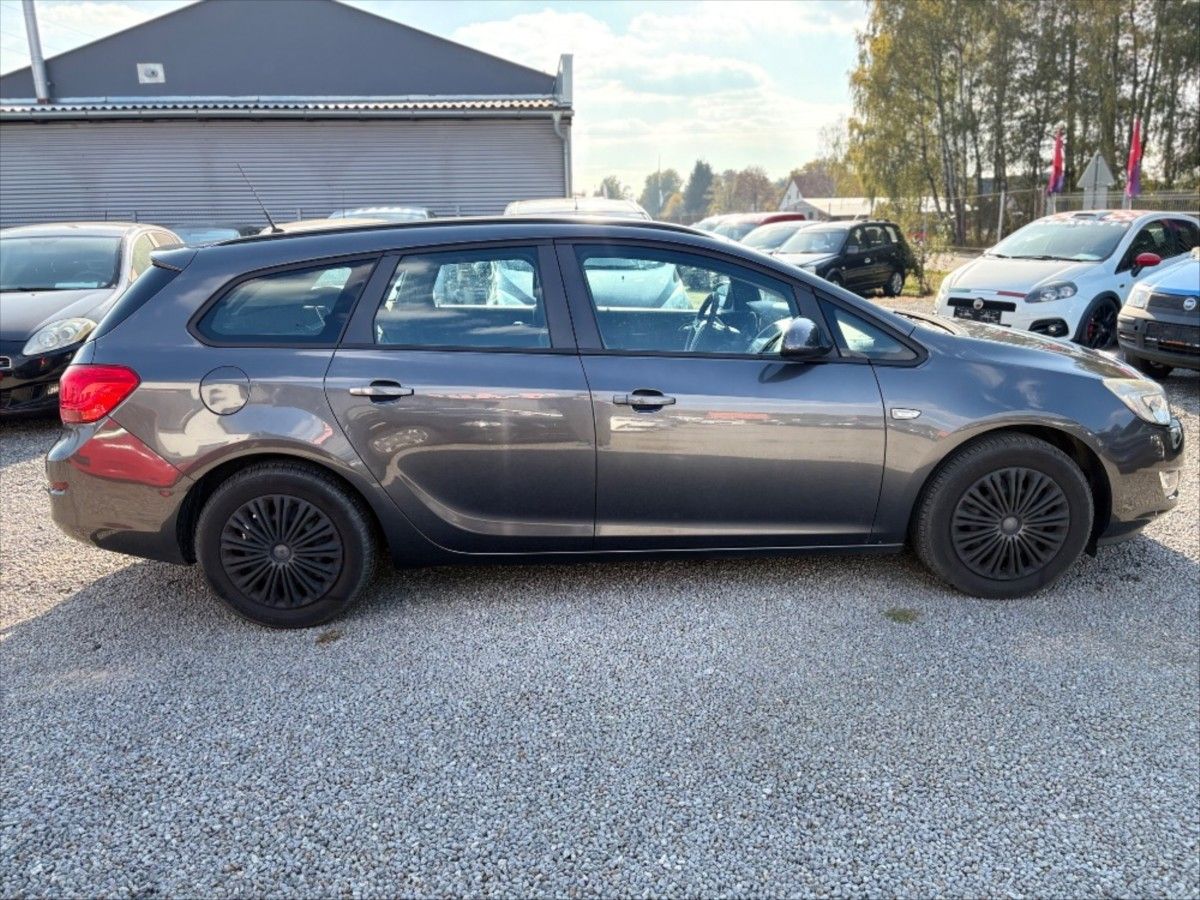 Opel Astra, 1,3 CDTI  Sports Tourer 70 kw - fotka 6