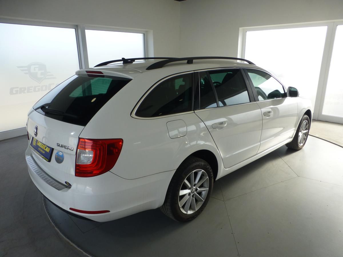 Škoda Superb, 2,0TDI*NAV*PARK S*VYHŘ.S*XENON - fotka 6