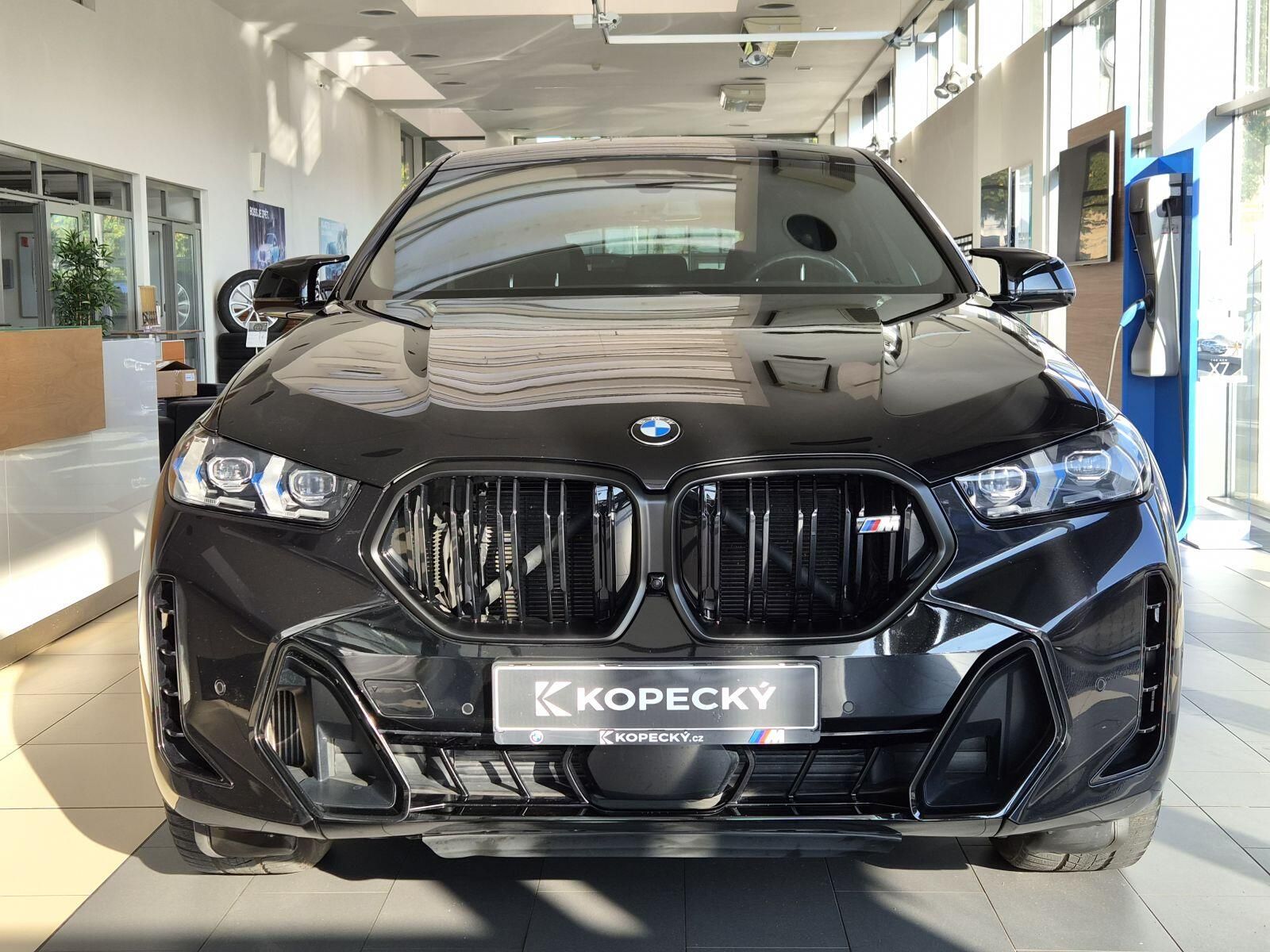 BMW X6, M60i xDrive - fotka 2