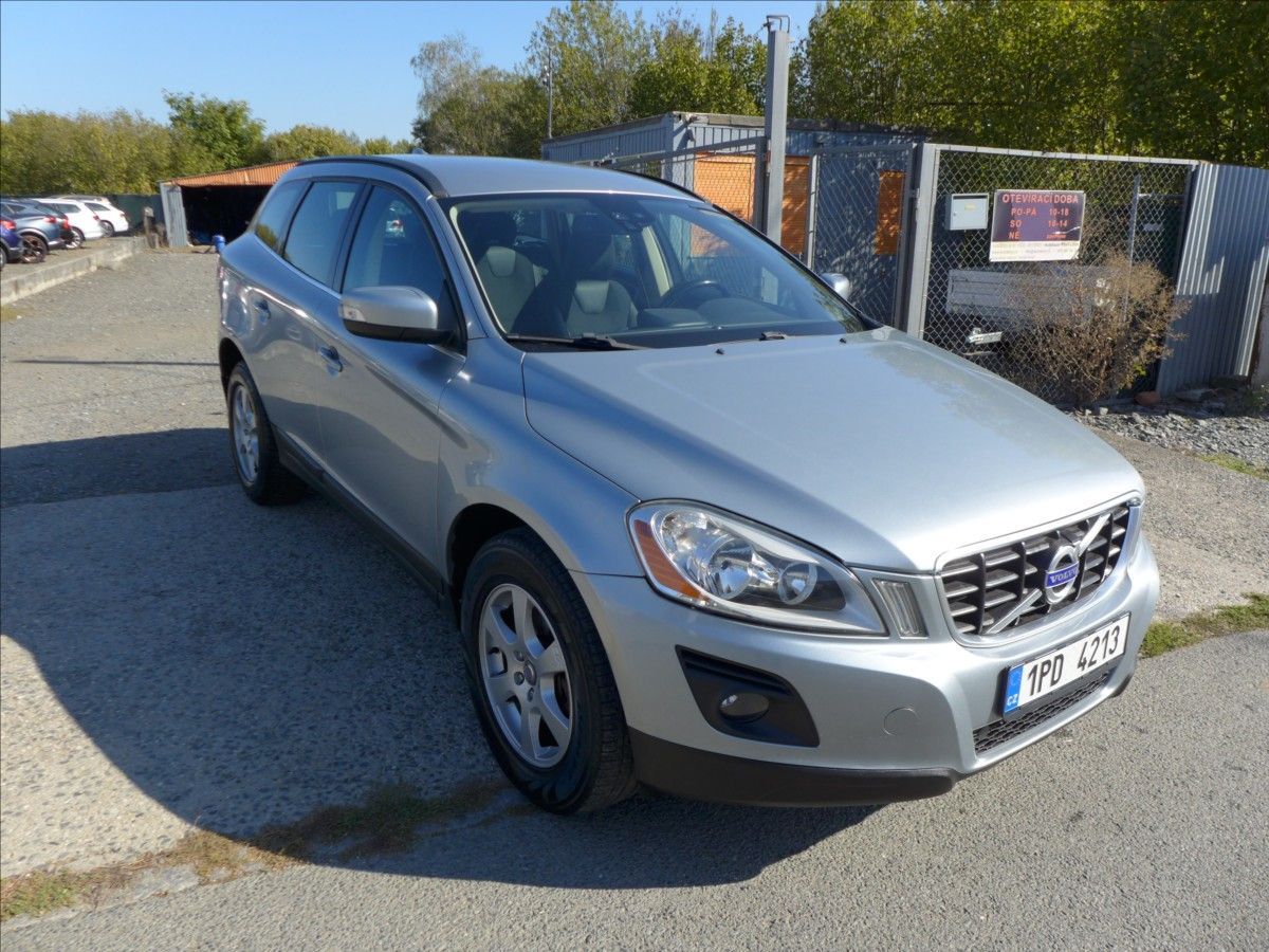 Volvo XC60, 2,4 D  4x4, NAVI, 1.MAJITEL - fotka 4