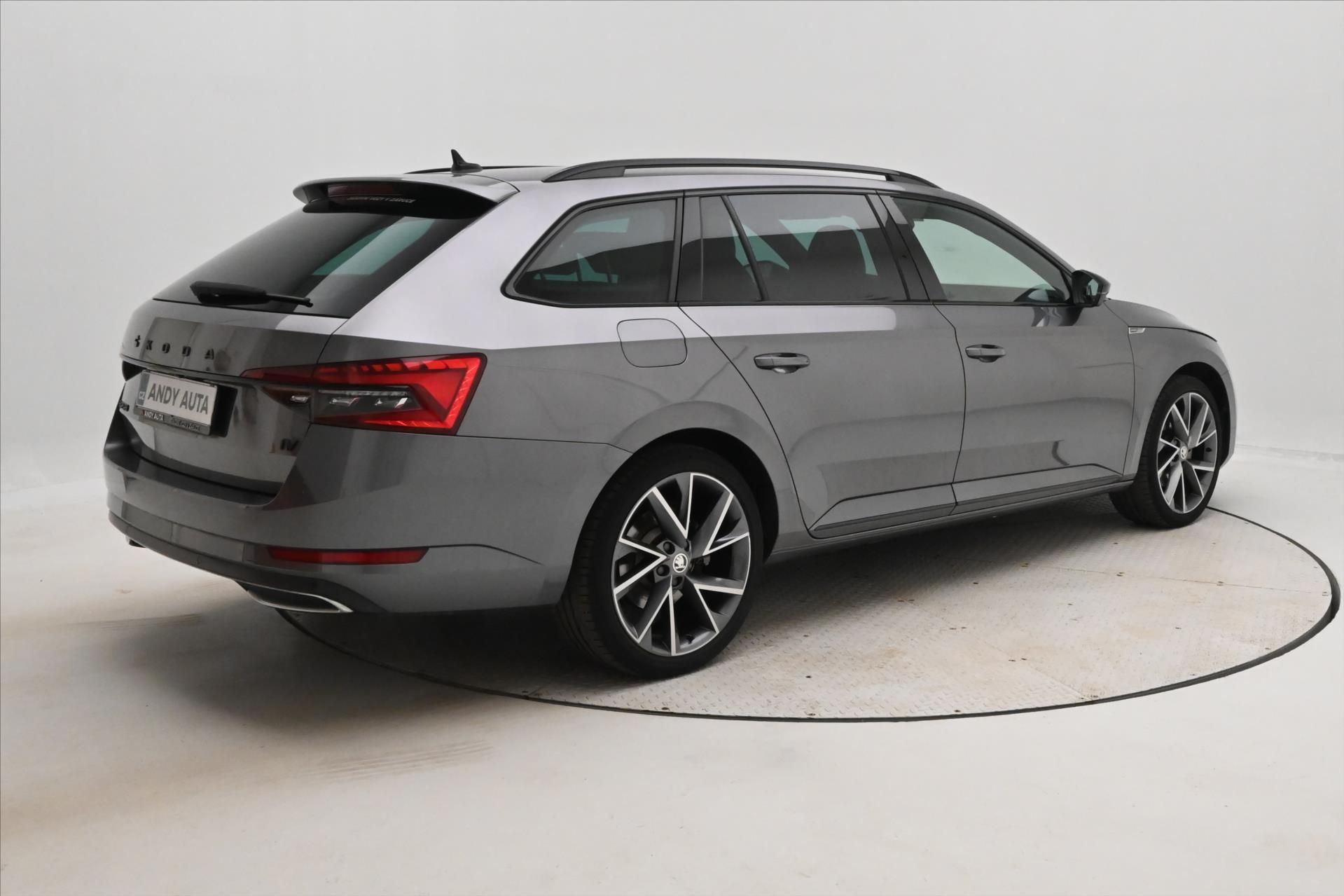 Škoda Superb, 1,4 iV TSI 115kW DSG Sportline - fotka 5