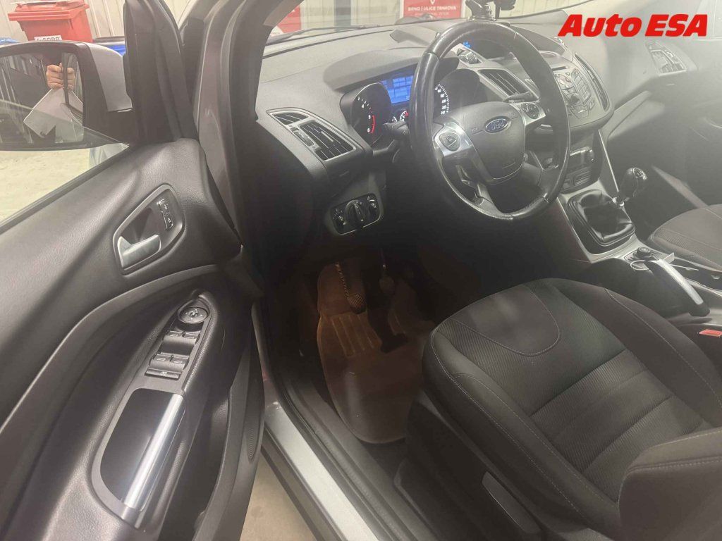 Ford Kuga, 2.0 TDCi - fotka 3