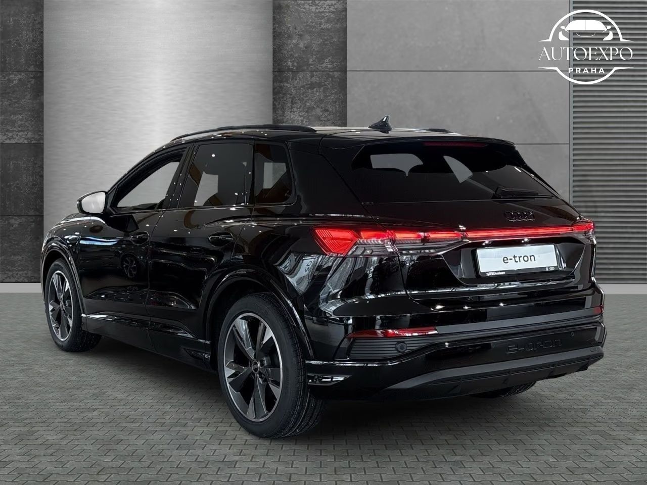 Audi Q4 e-tron, 45 s line Navi*Matrix-LED* - fotka 3