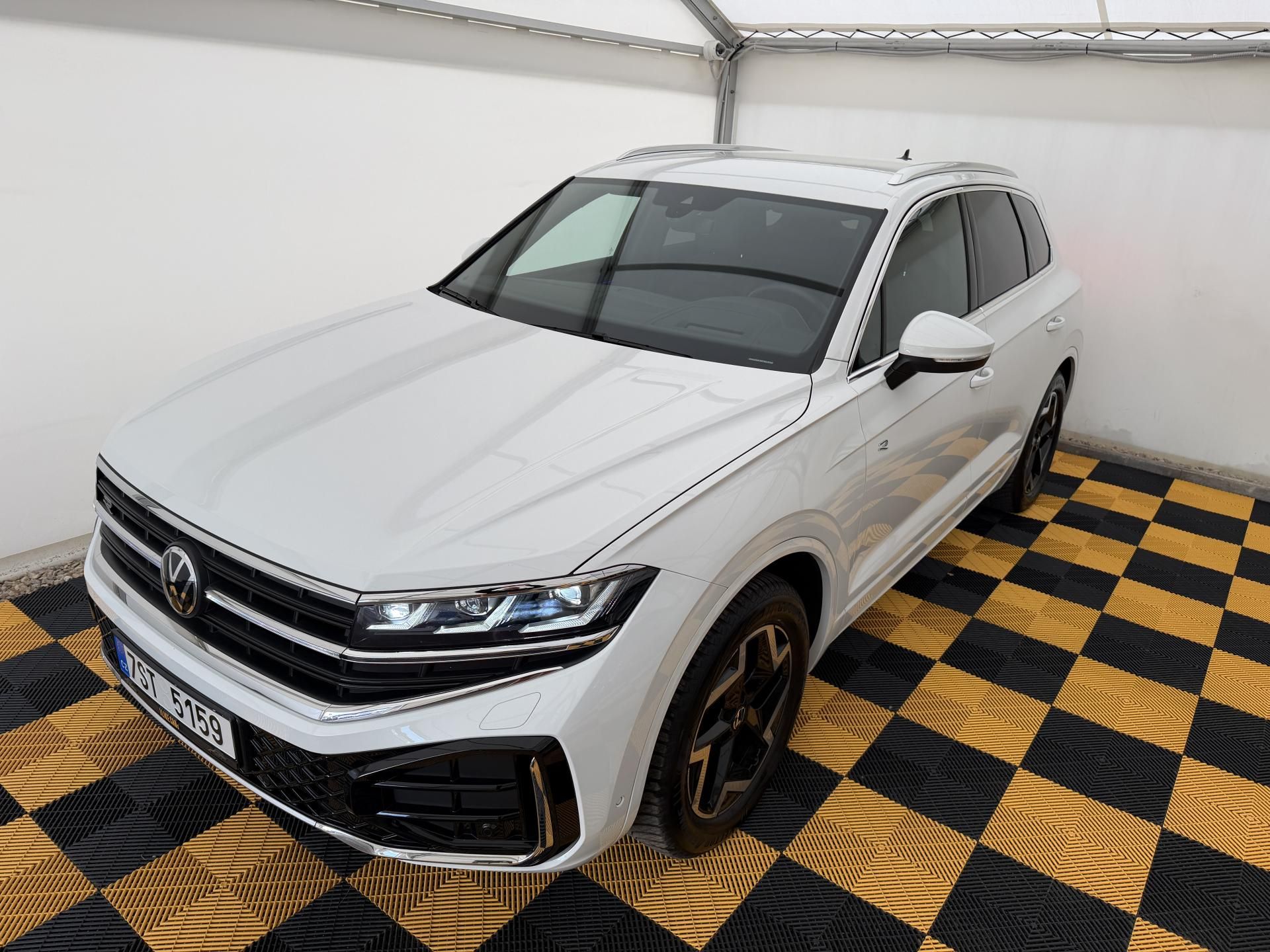 Volkswagen Touareg, 3.0Tdi*1-MAJ*DPH*HUD*R-LINE*