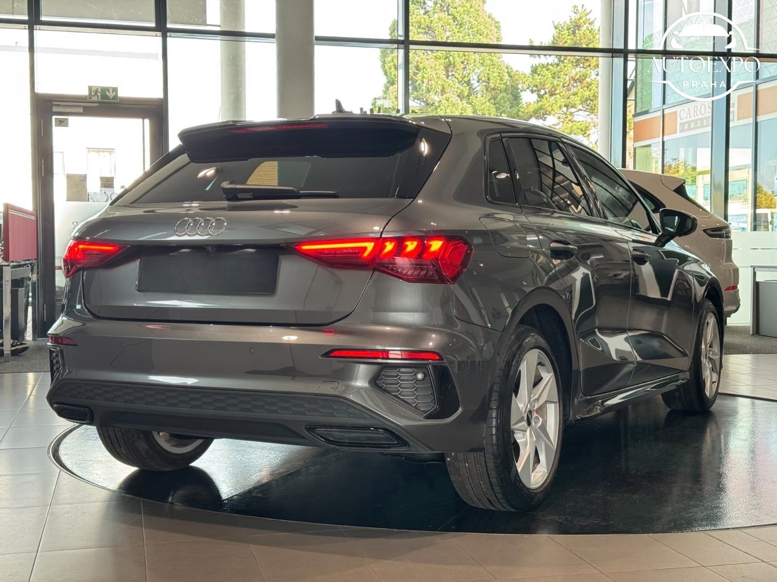 Audi A3, 45 TFSIe S-line+ Matrix* - fotka 5
