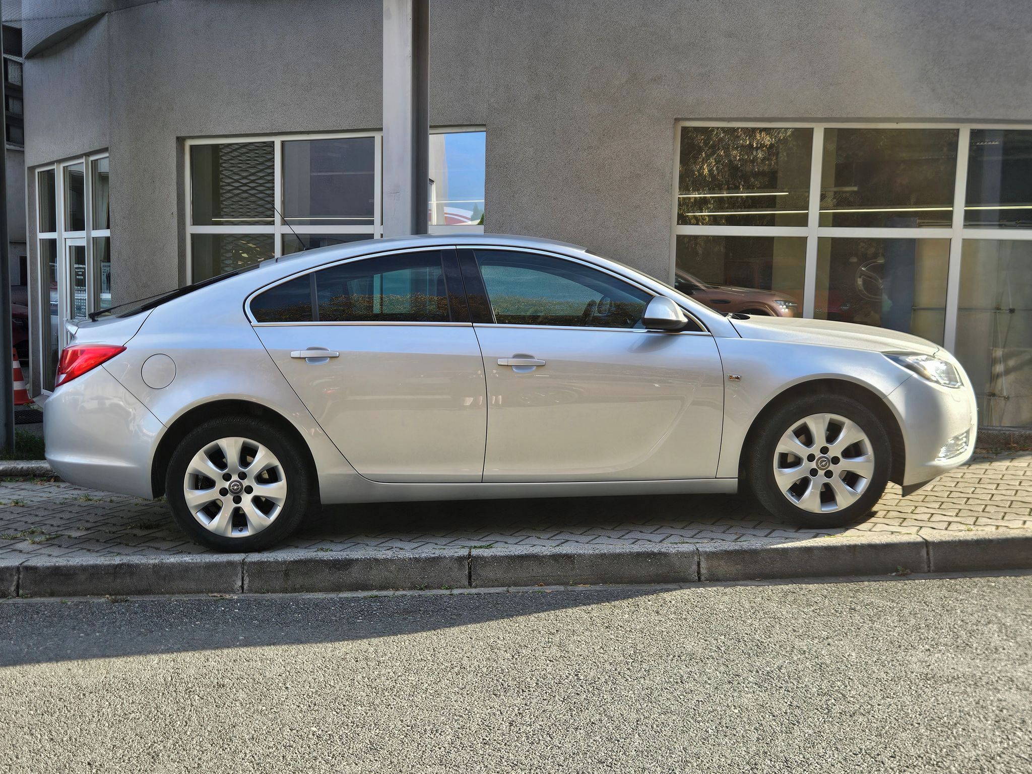 Opel Insignia, 1,4T 103kW, Active, 2.maj. - fotka 6