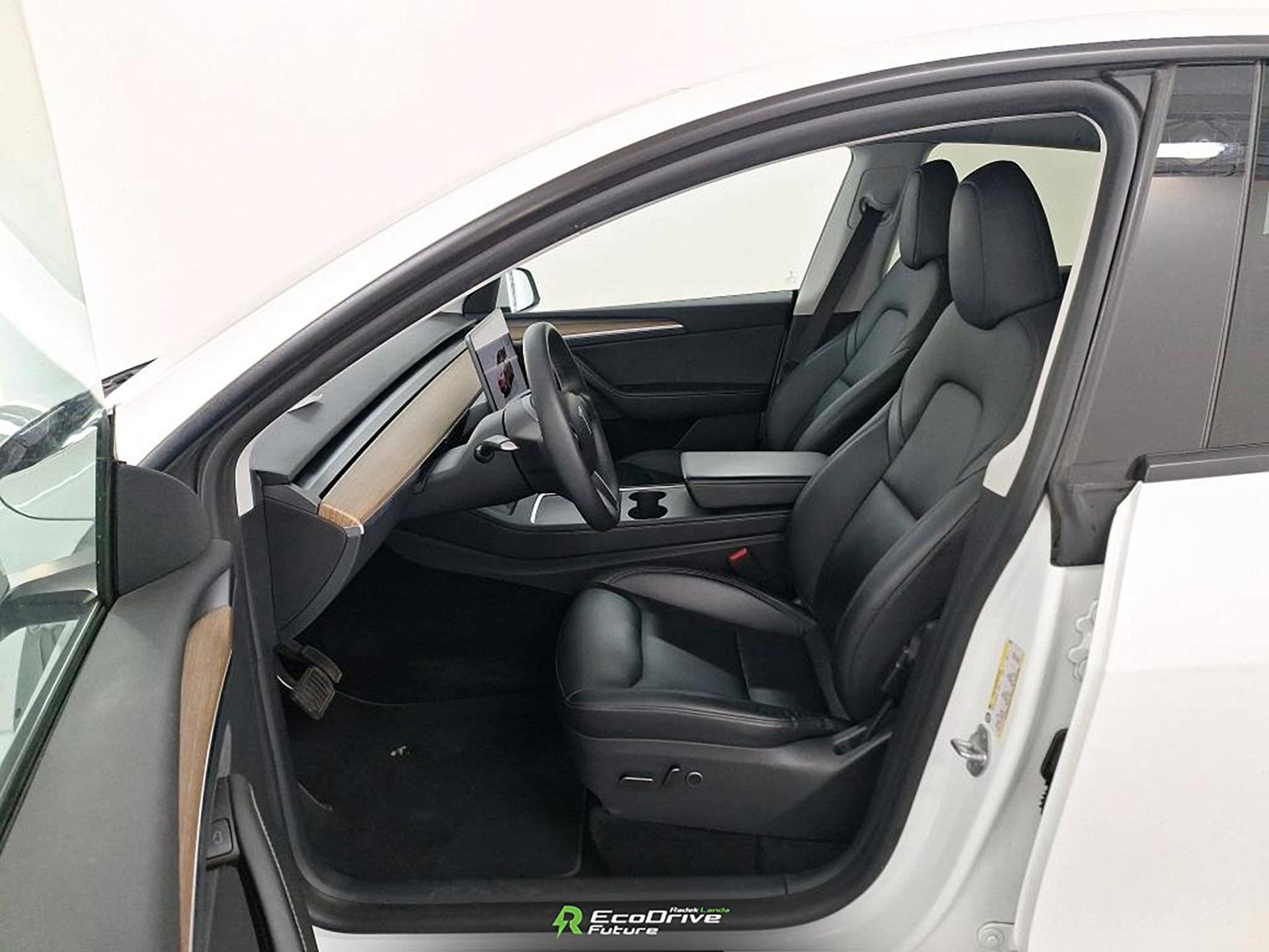 Tesla Model Y, Long Range AWD - fotka 6