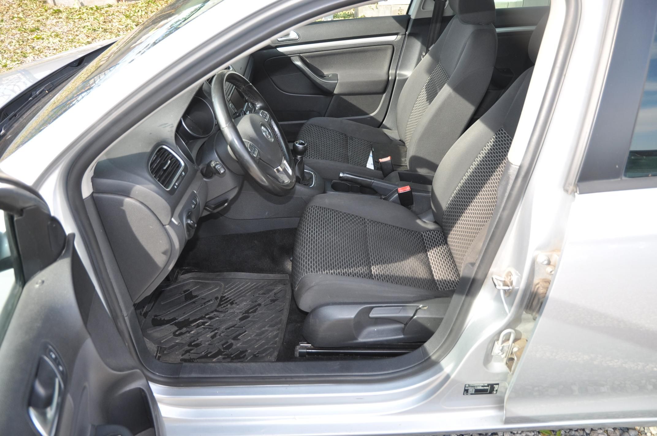 Volkswagen Golf, VI 1.6TDi 77kW KOMBI - fotka 6