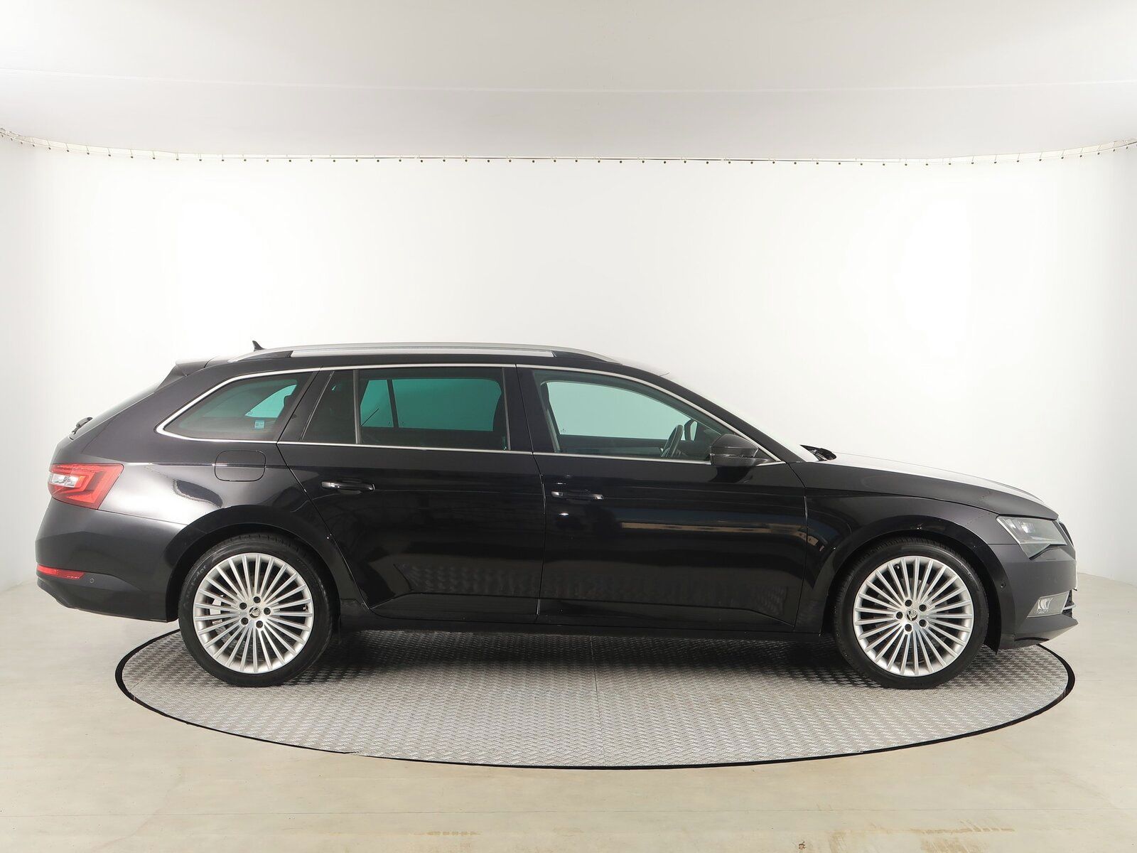 Škoda Superb, 2.0 TDI 4x4, Sportline, 4X4 - fotka 6