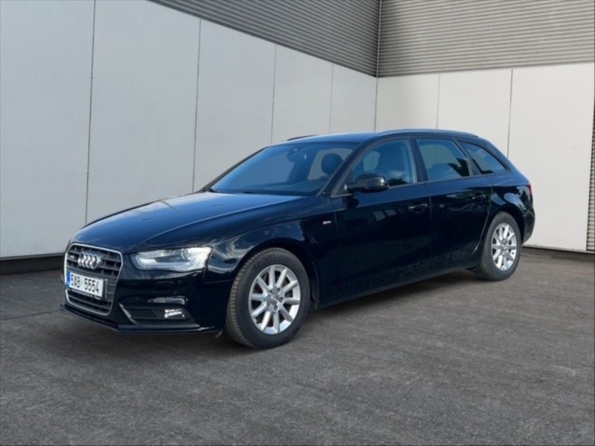 Audi A4, 2,0 TDI S line AP - fotka 3