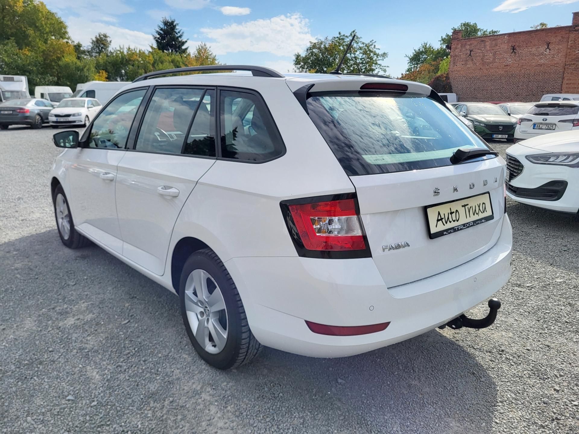 Škoda Fabia, 1.0 TSI AMBITION Combi TOUR - fotka 3