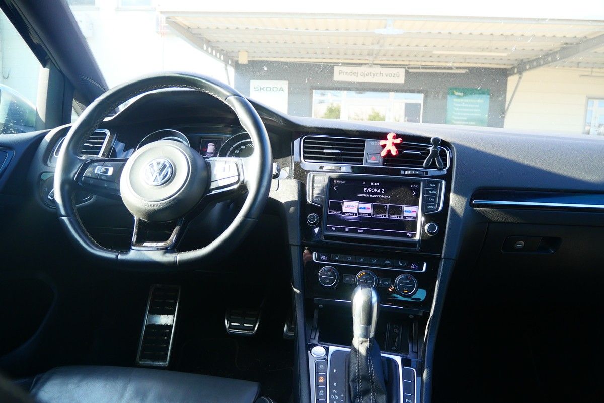 Volkswagen Golf, 2.0 TSI 221 kW R - fotka 6
