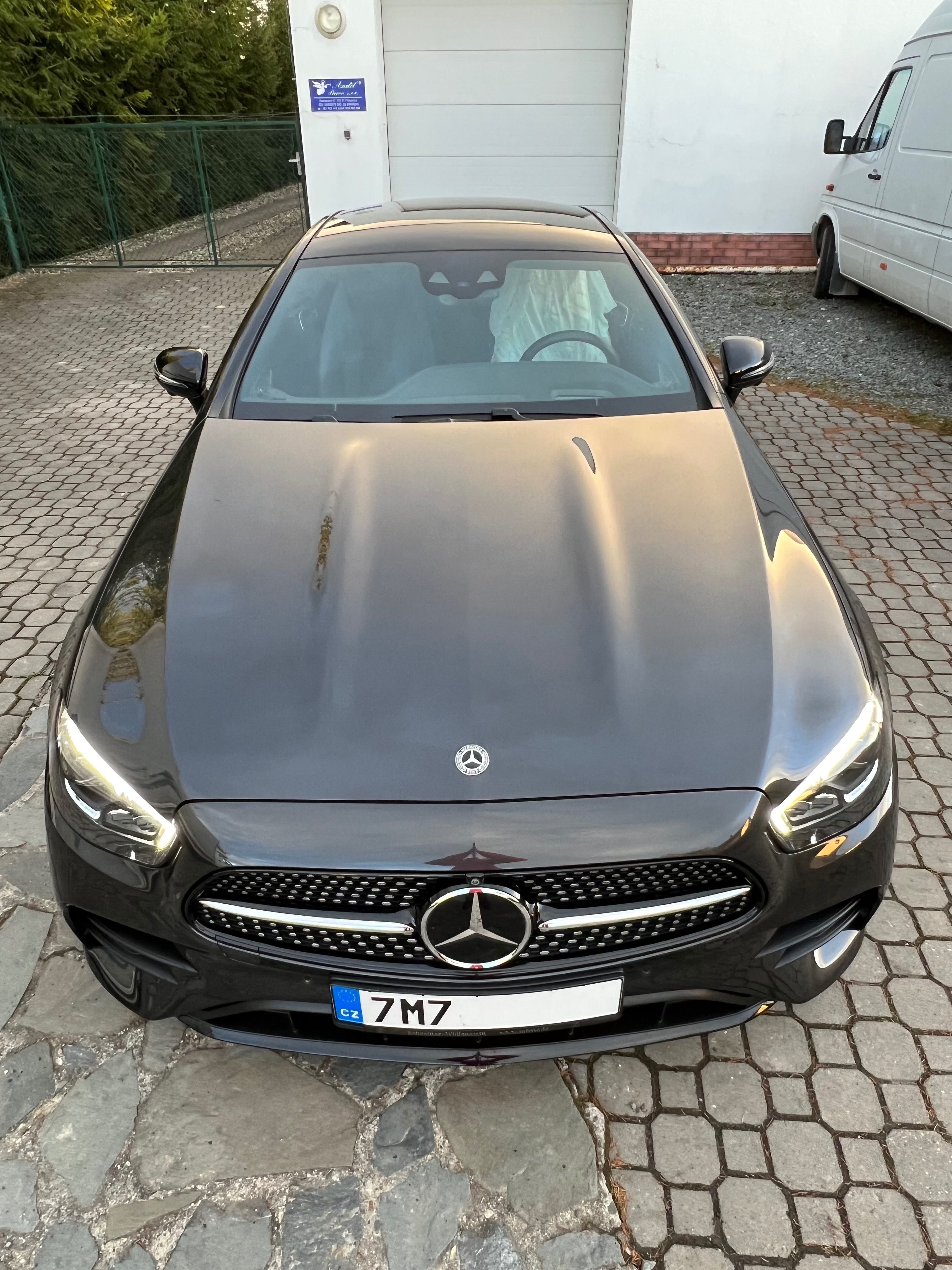 Mercedes-Benz Třídy E, 220d velmi pěkný stav - fotka 4
