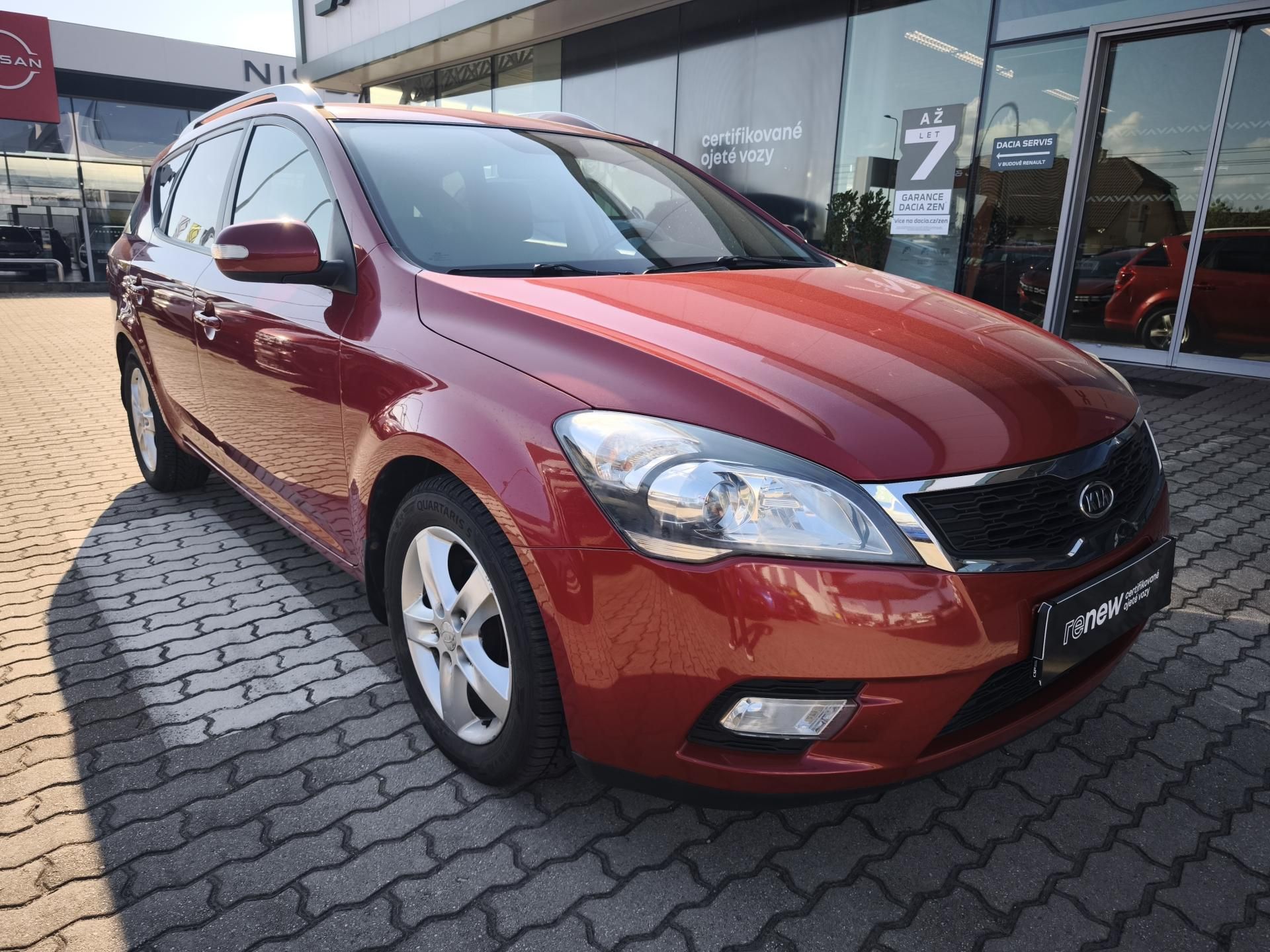 Kia Cee´d, 2011 ČR 1.6 CRDi 85kW - fotka 2