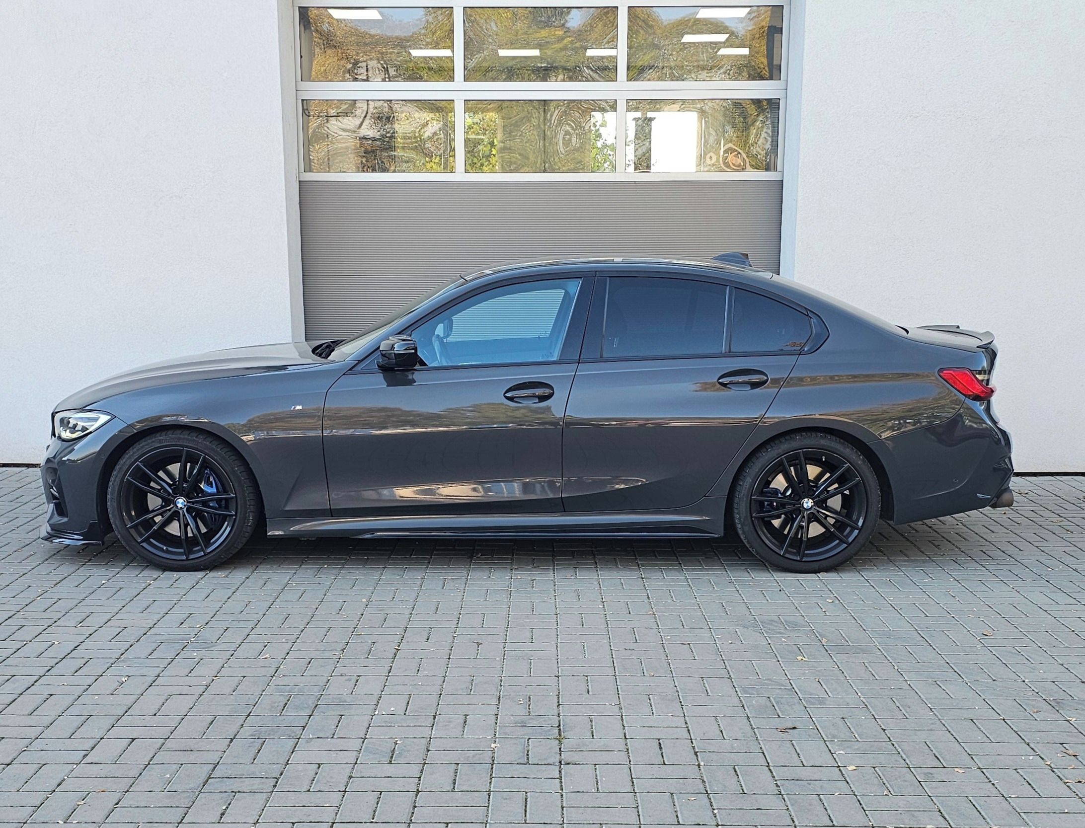 BMW Řada 3, 330i - fotka 4
