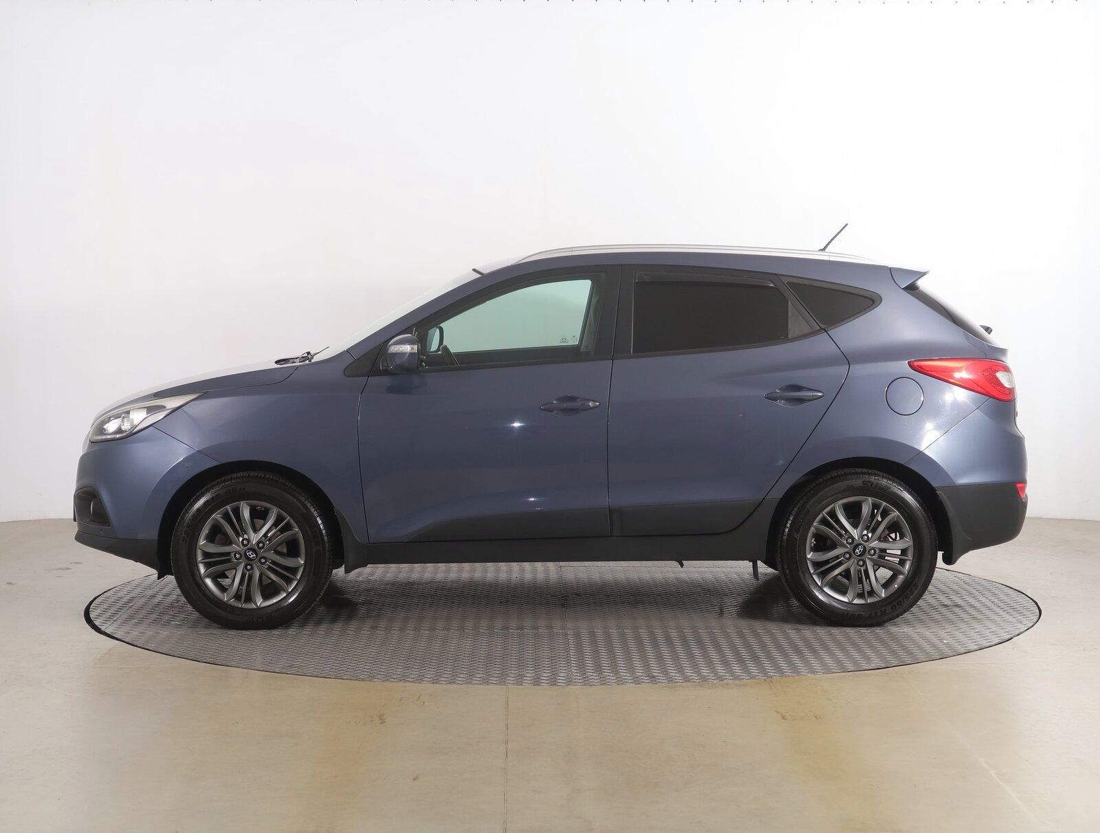 Hyundai ix35, 1.7 CRDi, Kožené sedačky - fotka 3