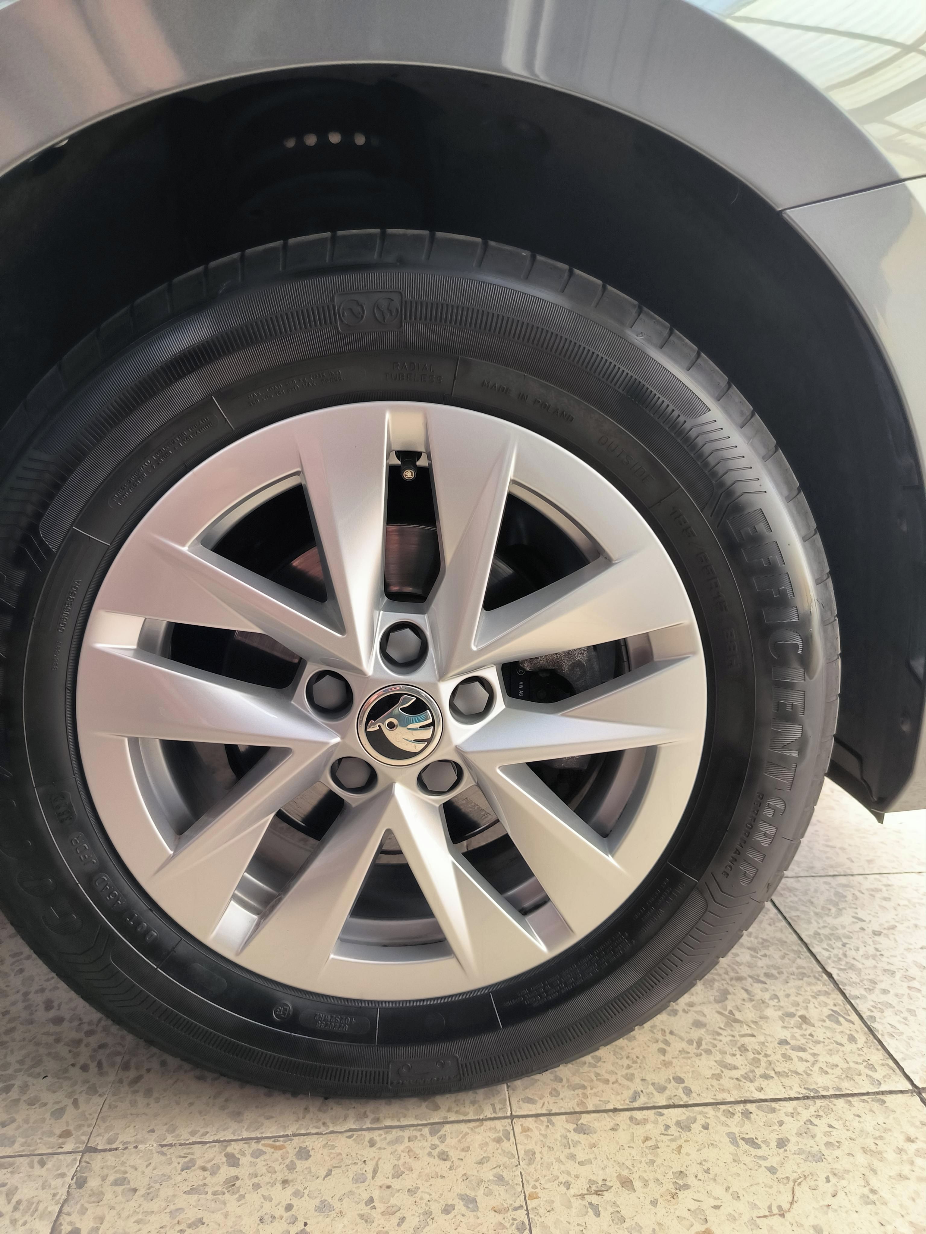 Škoda Fabia, Fabia IV 1.0  v tovární záruce - fotka 6
