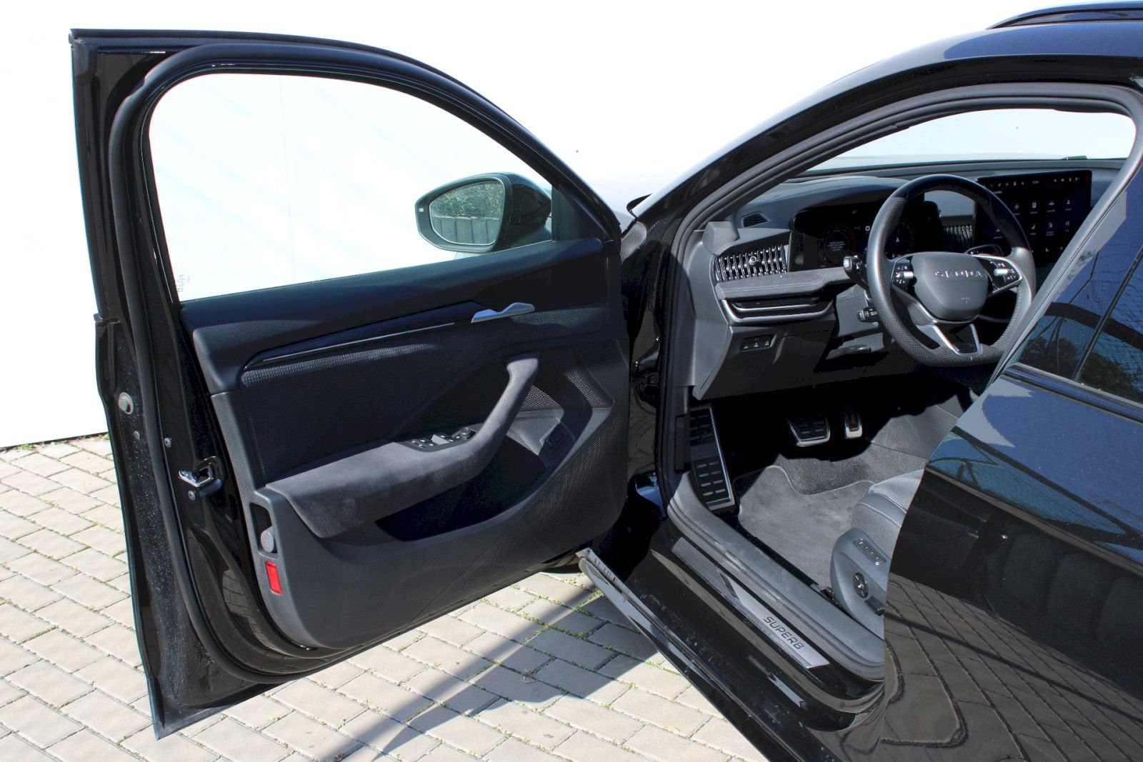 Škoda Superb, 2.0 TDI 142kW 4x4 Sportline Co - fotka 6