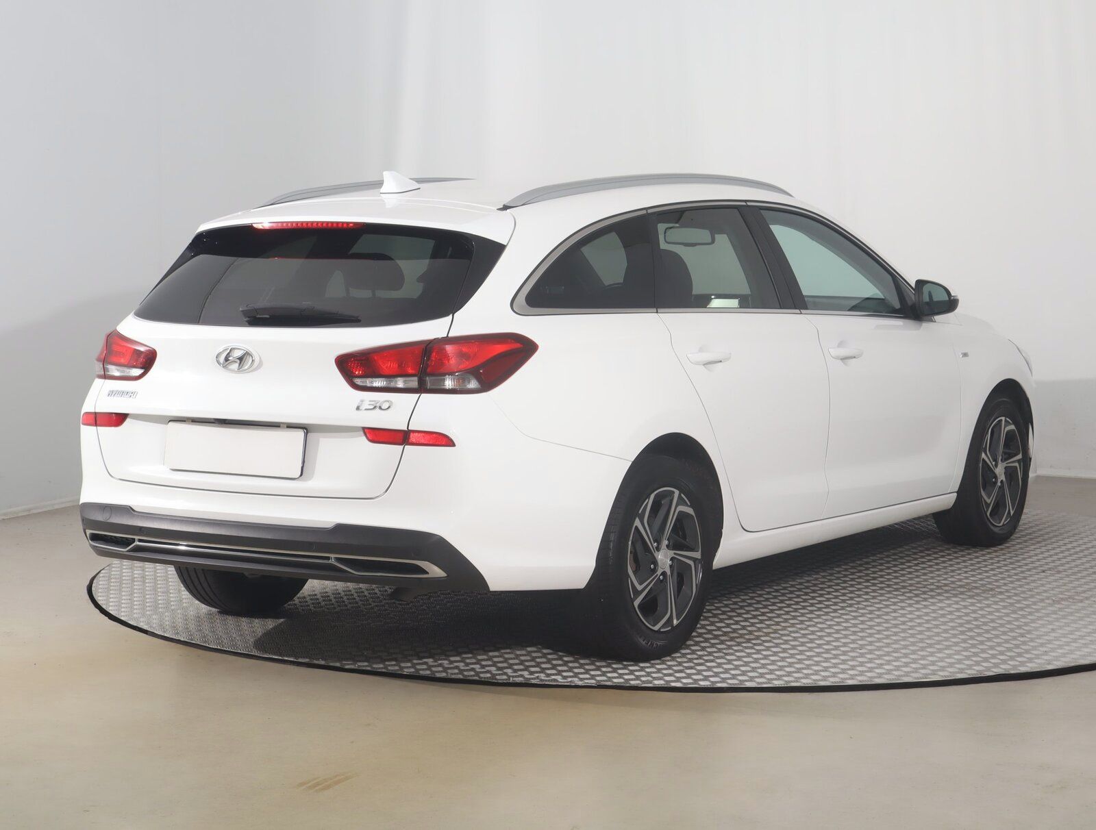 Hyundai i30, 1.5 T-GDI MHEV, Family - fotka 4