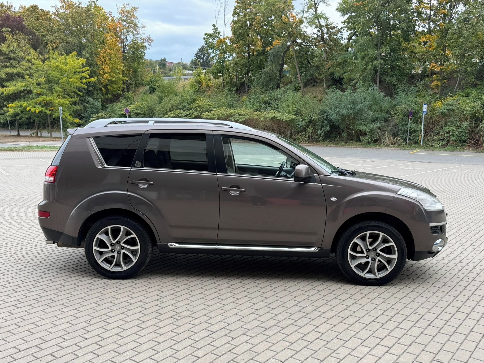 Citroën C-Crosser, 2.2HDi, 115kw 4x4 Aut. 7 míst - fotka 6