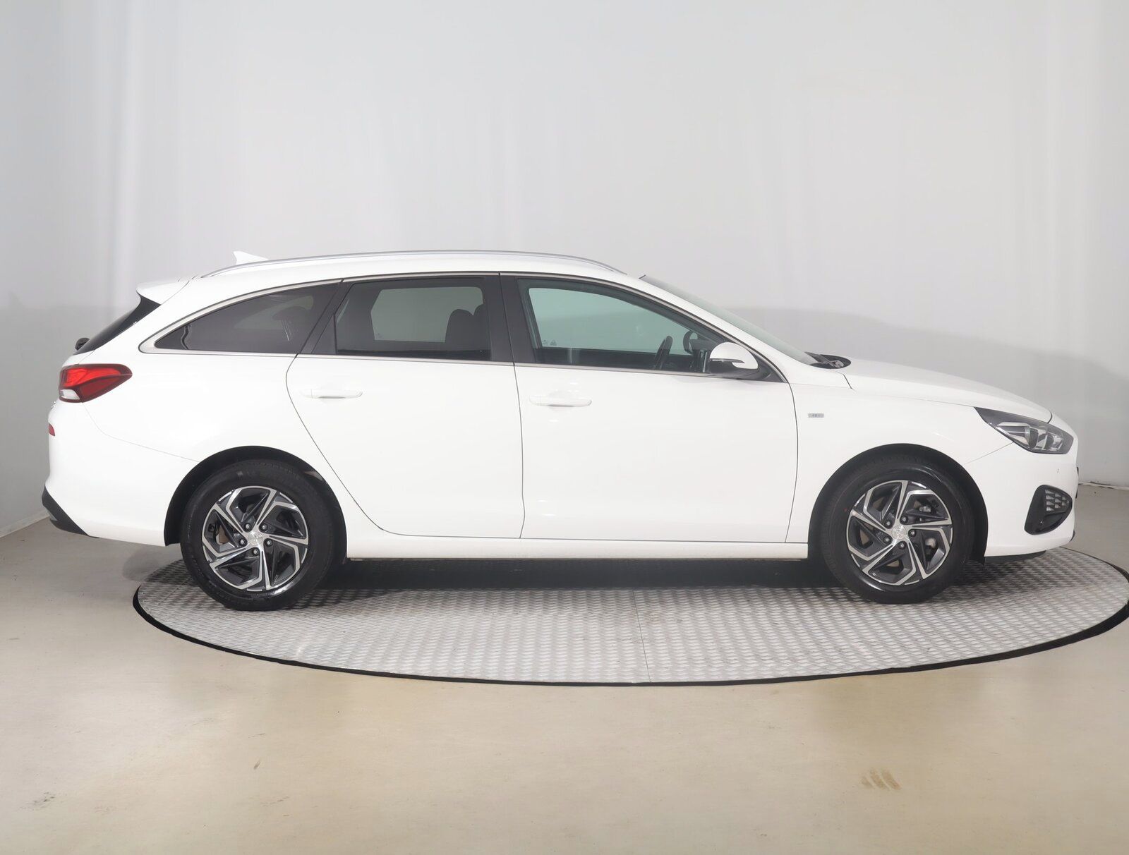 Hyundai i30, 1.5 T-GDI MHEV, Family - fotka 5