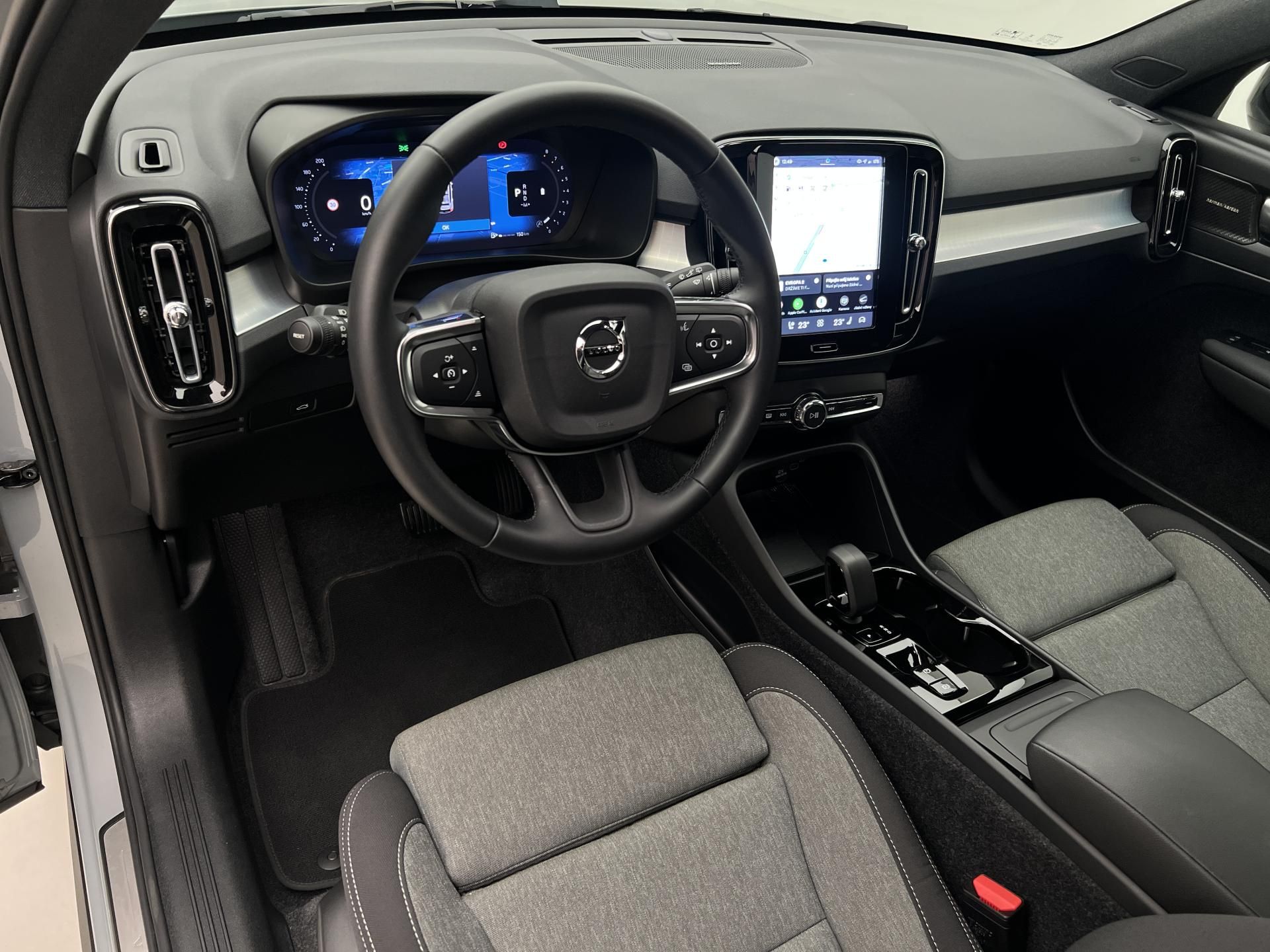 Volvo XC40, B3 DARK PLUS AUT CZ 1. maj. - fotka 4