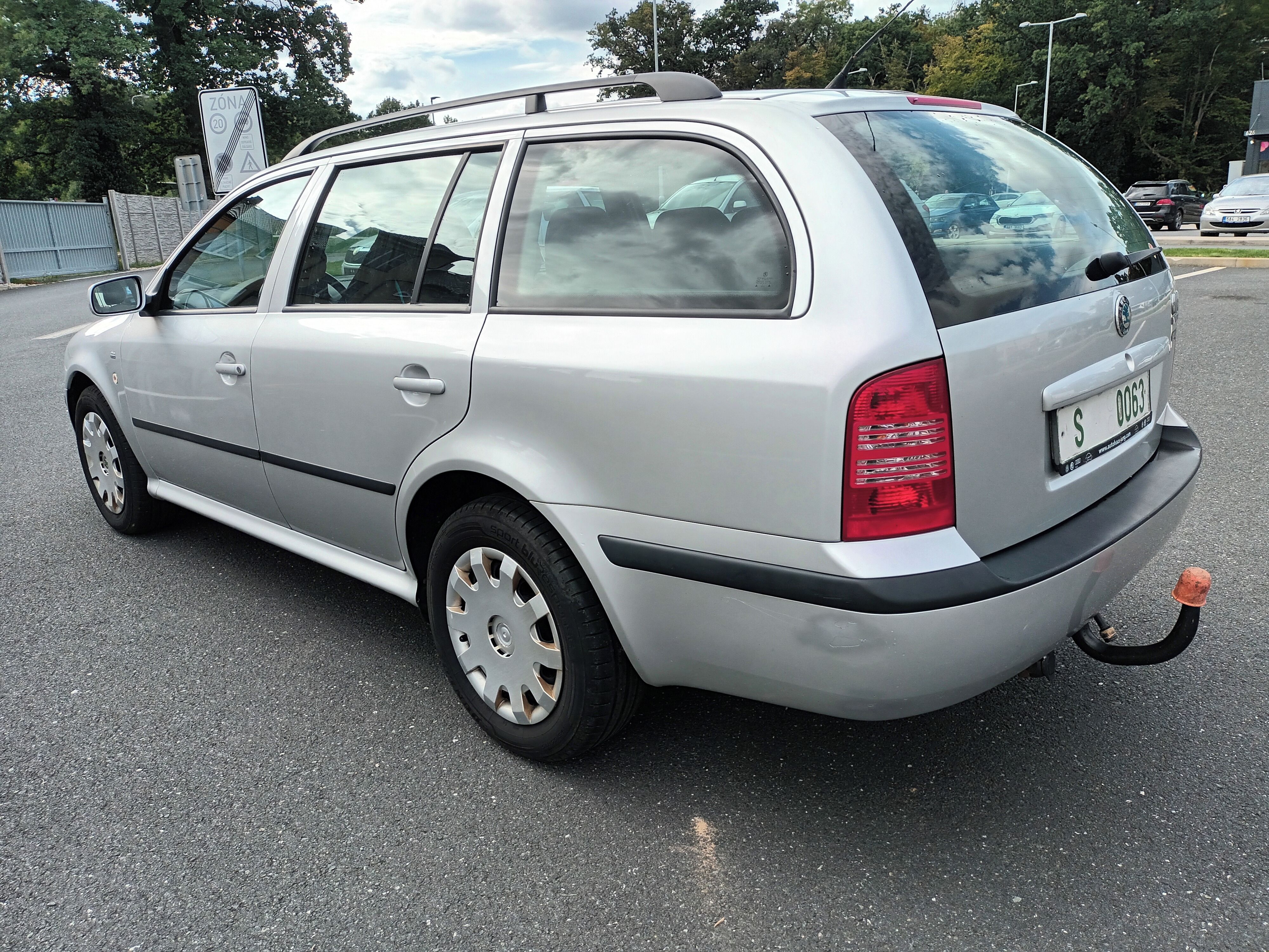 Škoda Octavia, 2.0MPI 85KW - fotka 4
