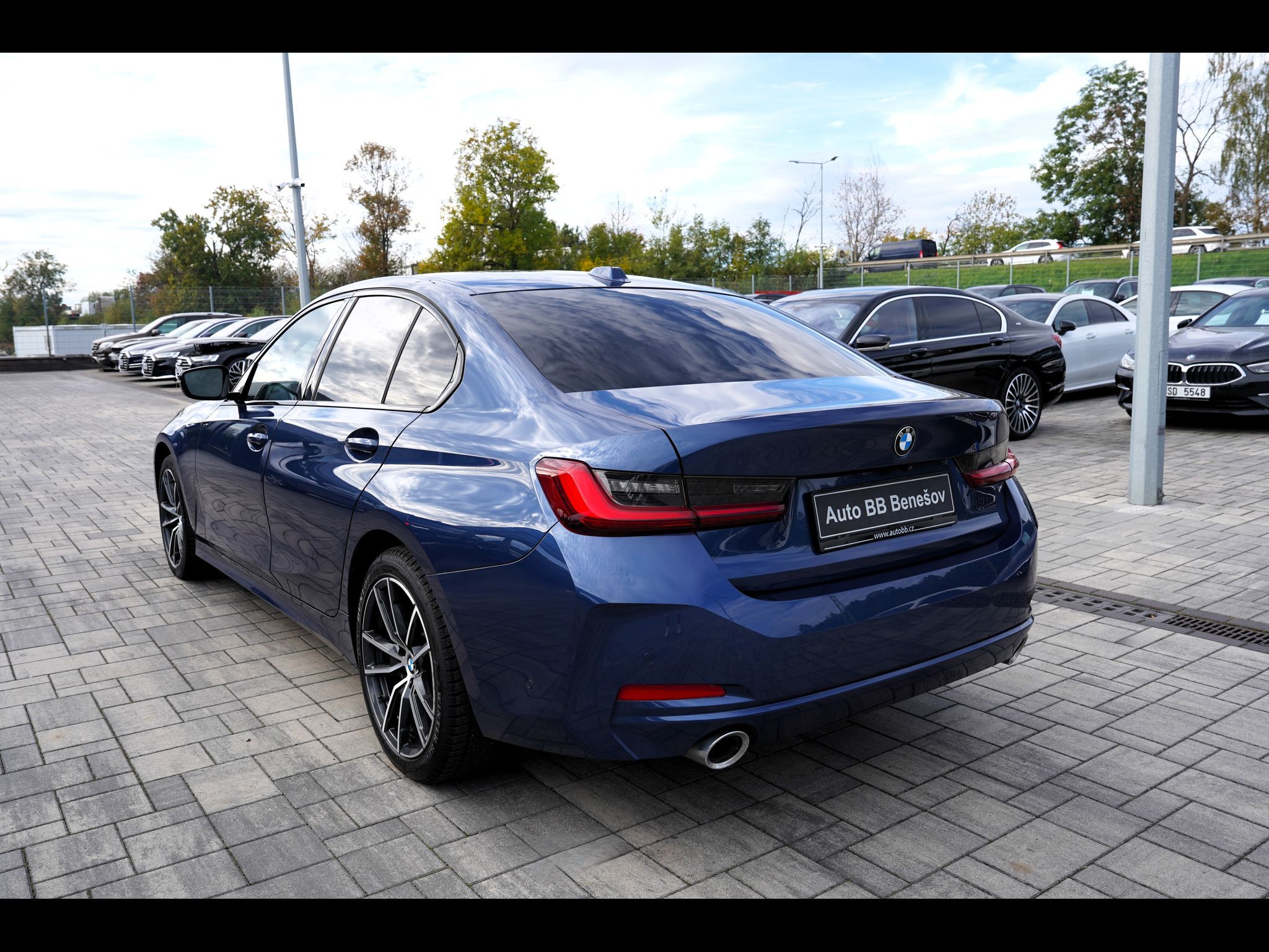 BMW Řada 3, 320d xDrive/Lasery/kůže/1.maj - fotka 4