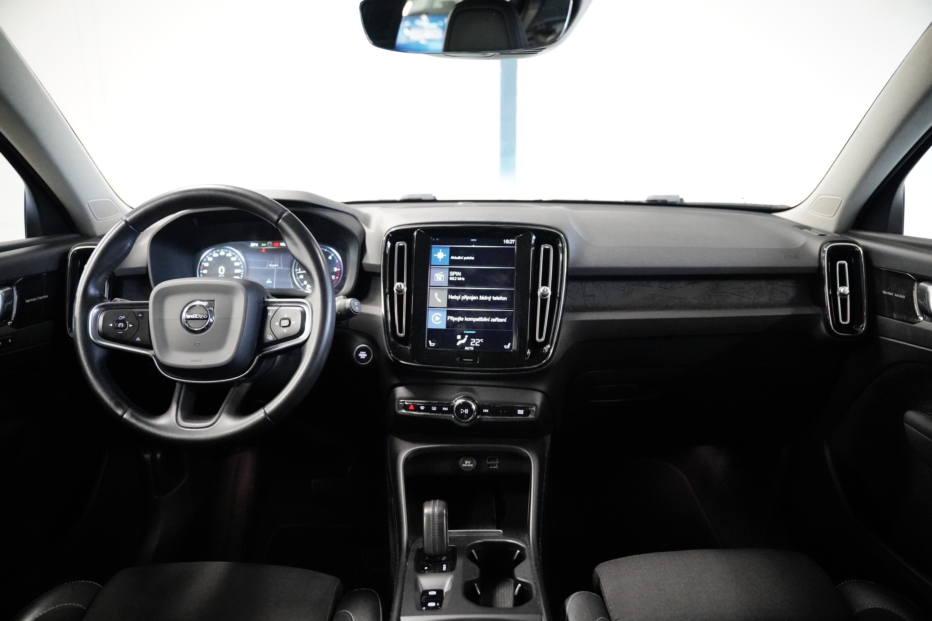 Volvo XC40, D3 110 kW Momentum - fotka 5