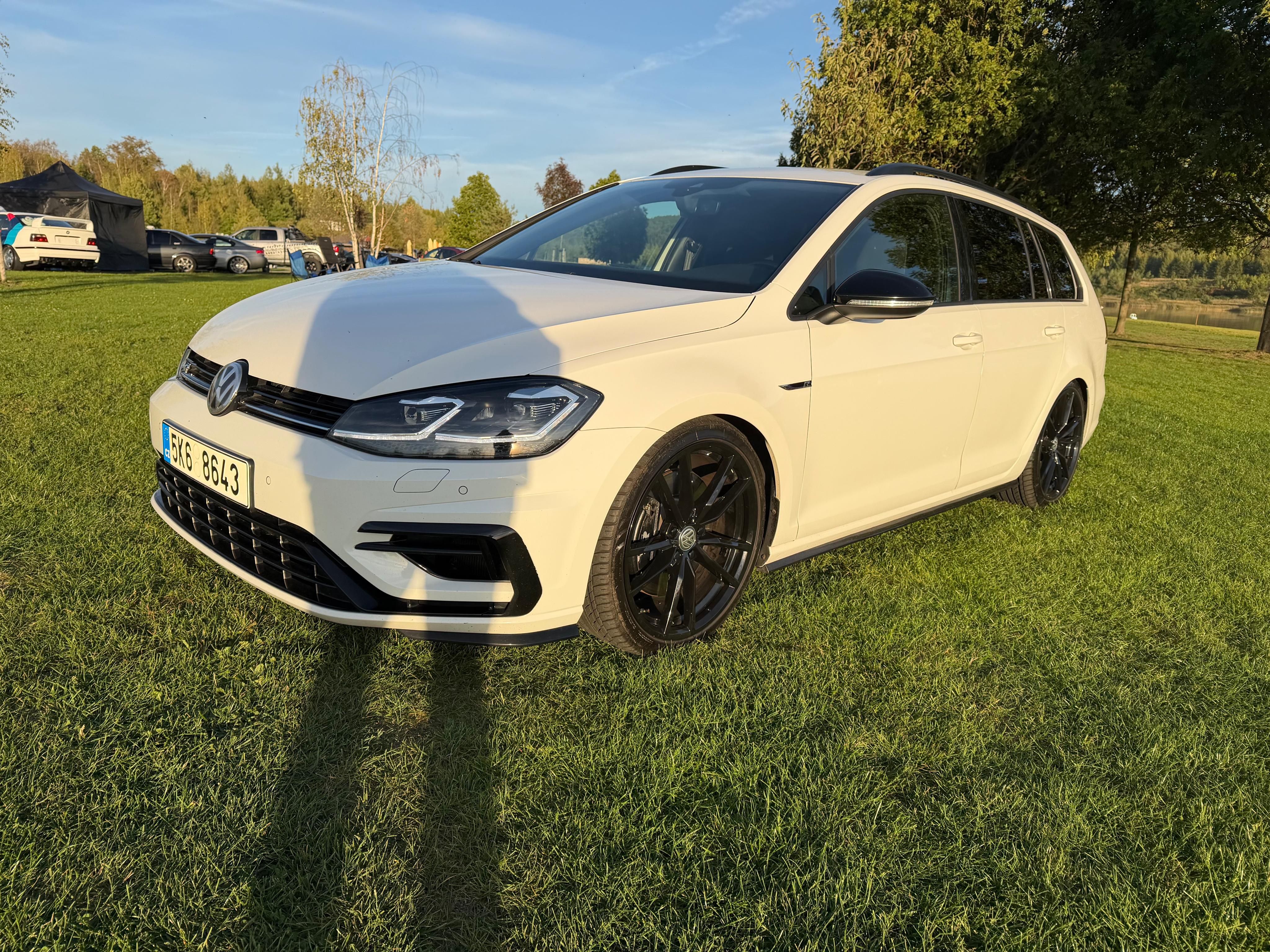 Volkswagen Golf, 7.5 R 221kw - fotka 3