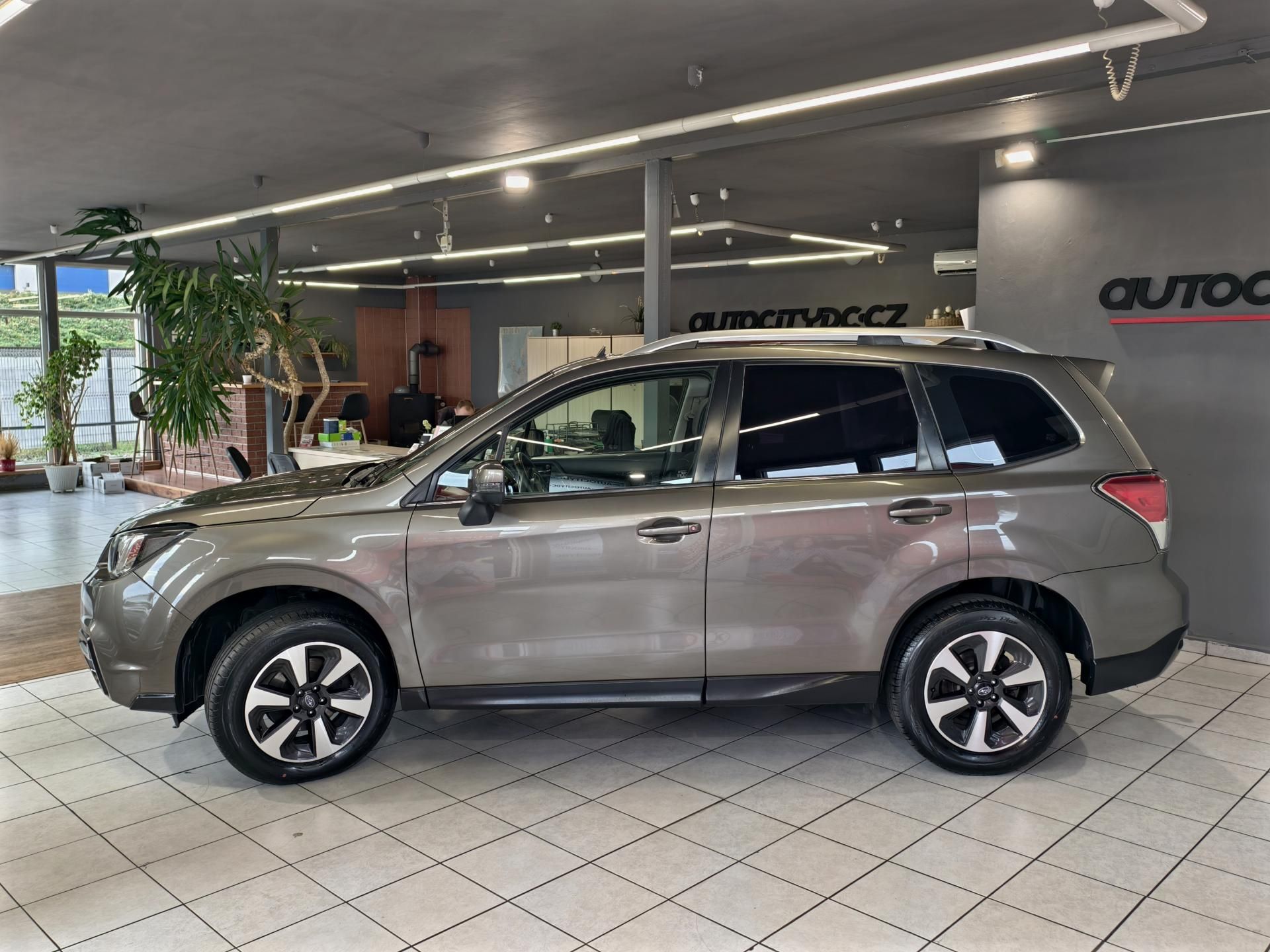 Subaru Forester, 2.0 i 110kW 4x4, PANORAMA, LED - fotka 4