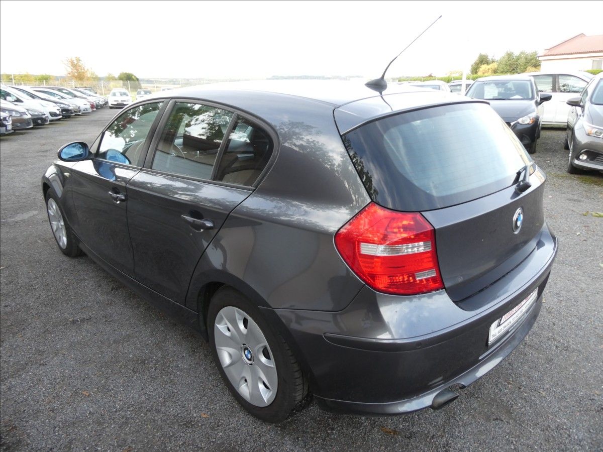 BMW Řada 1, 1,6 i 85kW serviska, 2.majitel - fotka 6