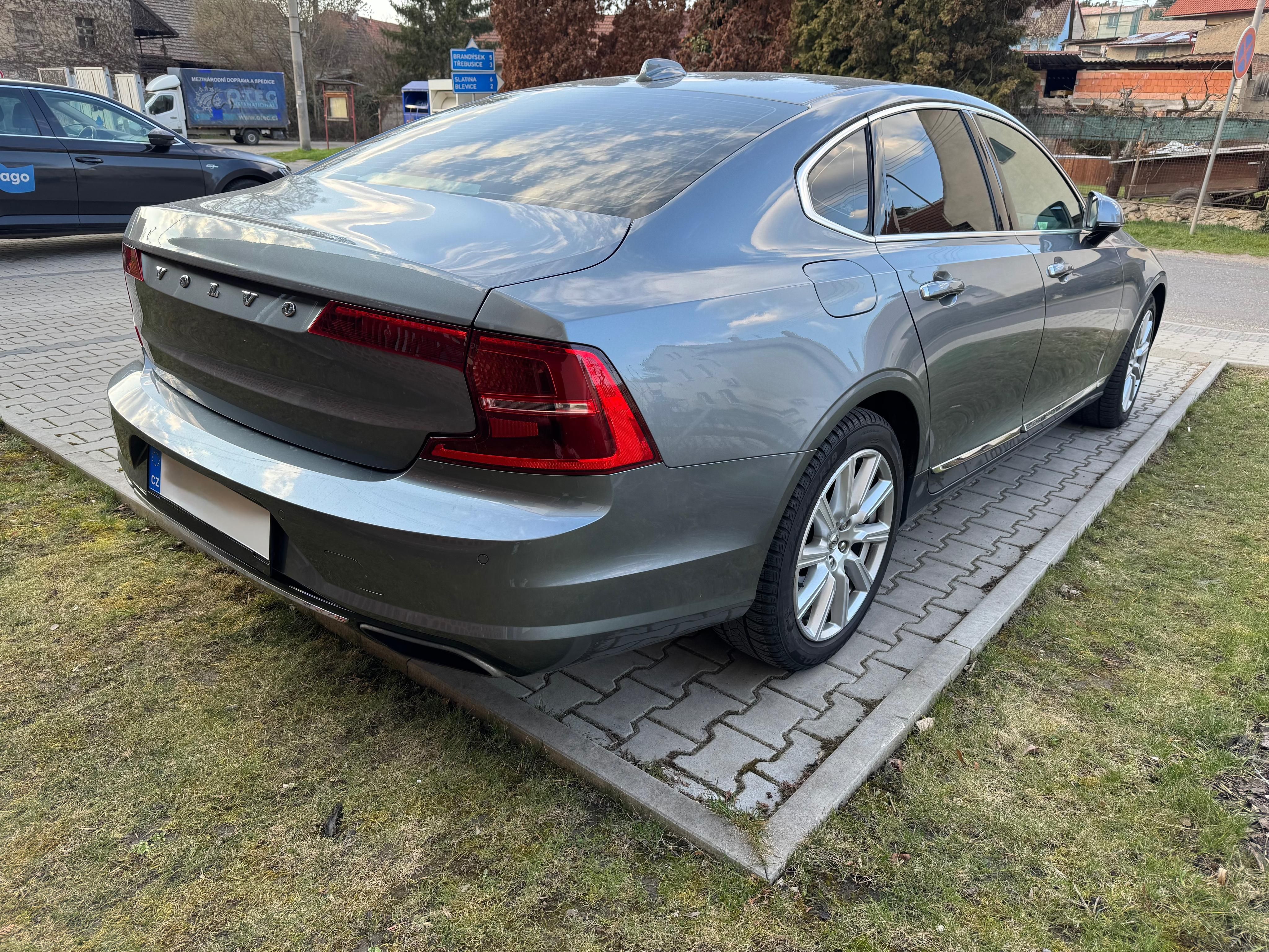 Volvo S90, D5 AWD Inscription - fotka 3