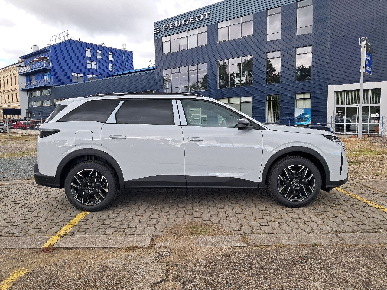 Peugeot 5008, ALLURE Hybrid 145 e-DCS6-7 mís - fotka 4