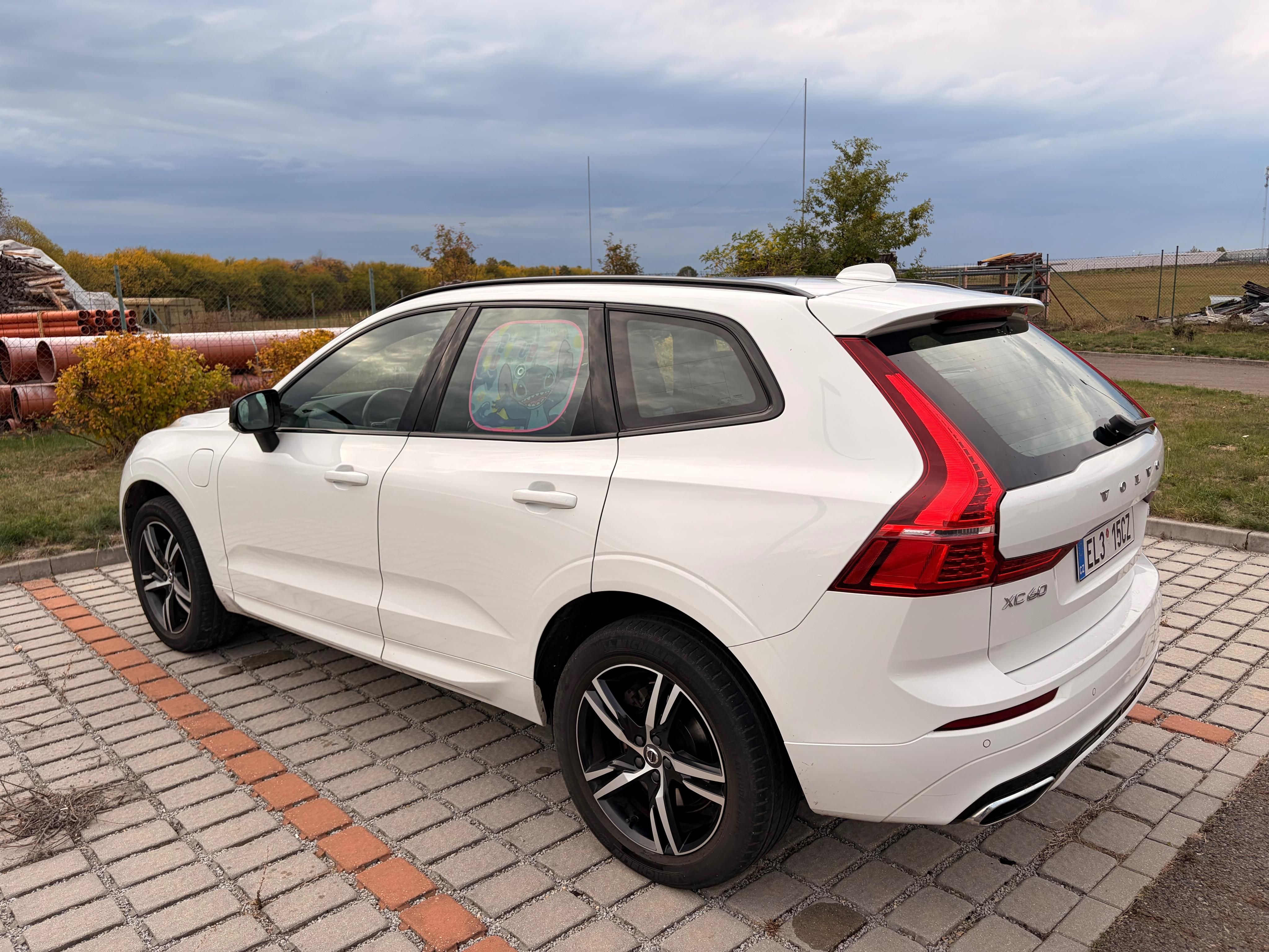 Volvo XC60, T8 R-Design plug-in (2020) - fotka 6