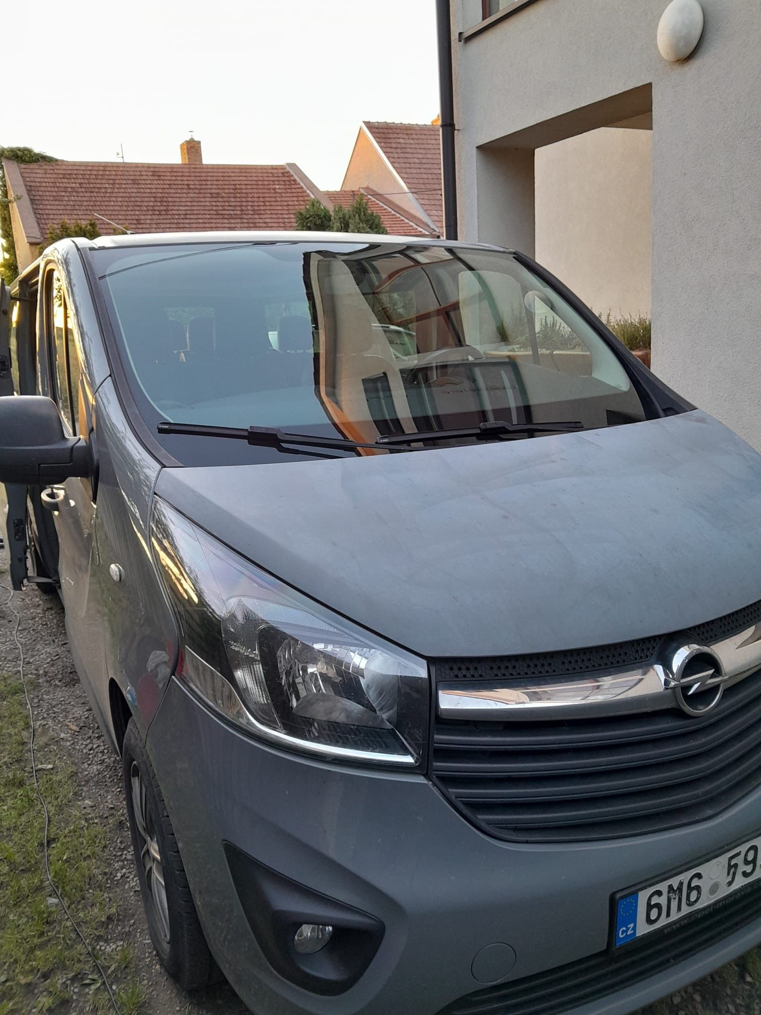 Opel Vivaro, 1,6 BiCDTi, 92kW,9 míst, tažné - fotka 2