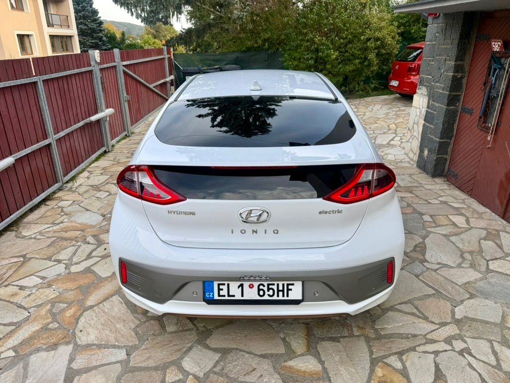 Hyundai Ioniq, EV 88KW PREMIUM STYLE 76600KM - fotka 5