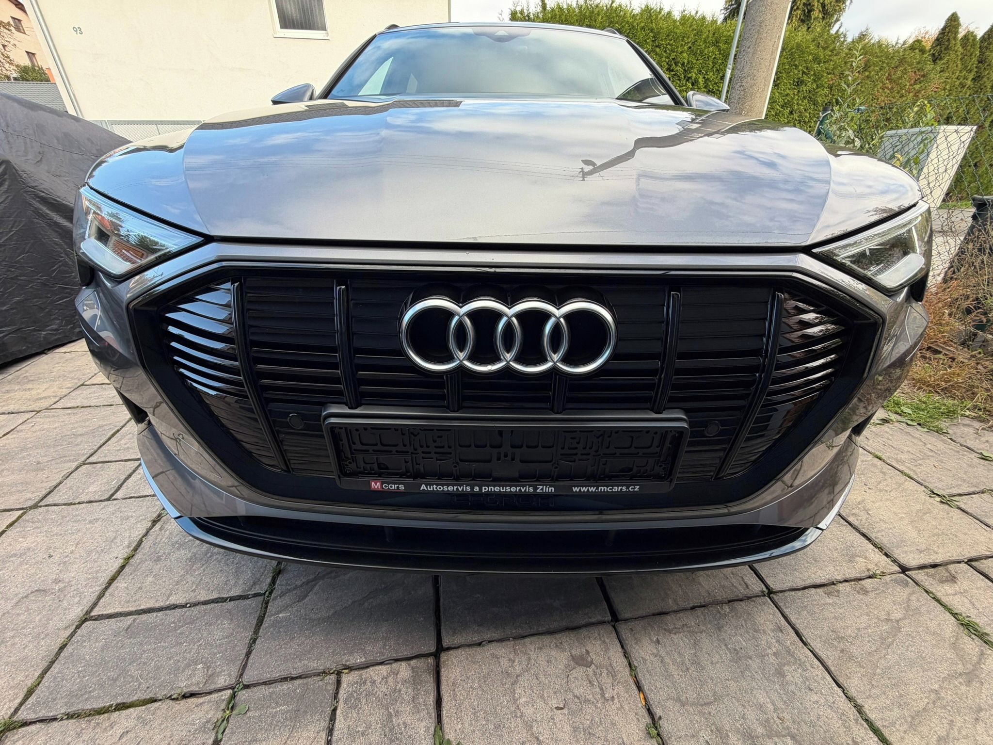 Audi e-tron, 55 S-Line,Asistenti,Nový motor - fotka 2