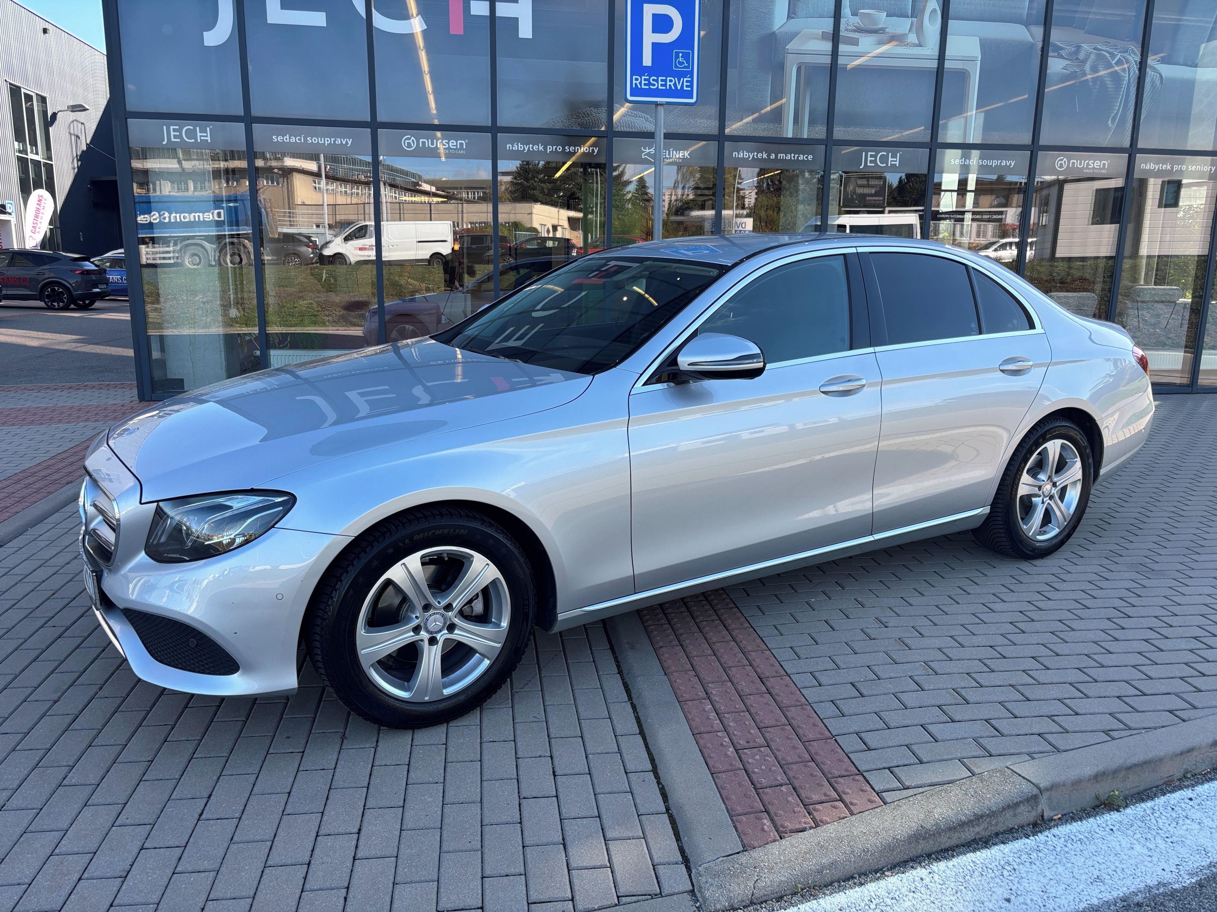 Mercedes-Benz Třídy E, 220D 143kW 1 Majitel Avangarde