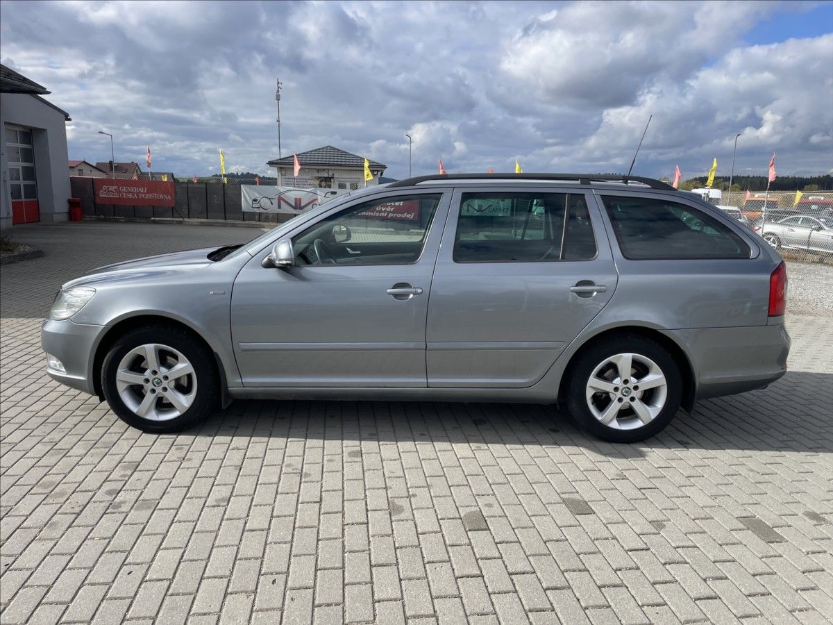 Škoda Octavia, 1,2 TSi 77kw Ambiente výborný - fotka 2