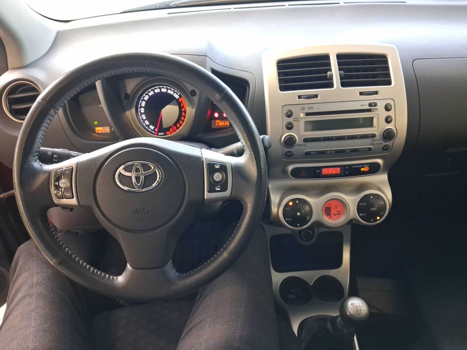 Toyota Urban Cruiser, 1.33 Dual VVT-i, Klima - fotka 3
